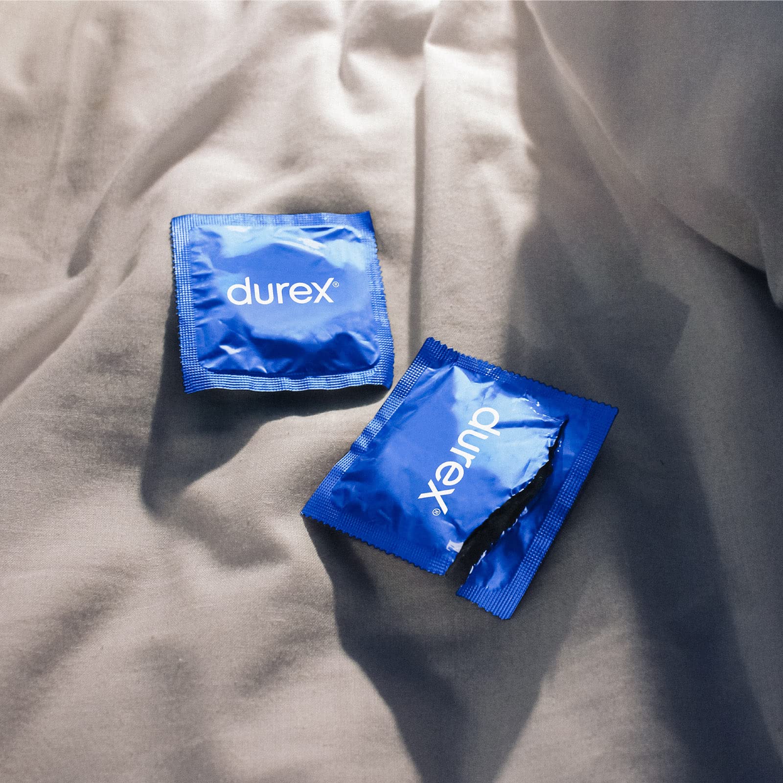 3x Durex Settebello Jeans Preservativi Classici Forma Easy-On Trasparenti e Lubrificati in Lattice di Gomma Naturale - 3 Confezioni da 27 Profilattici ognuna