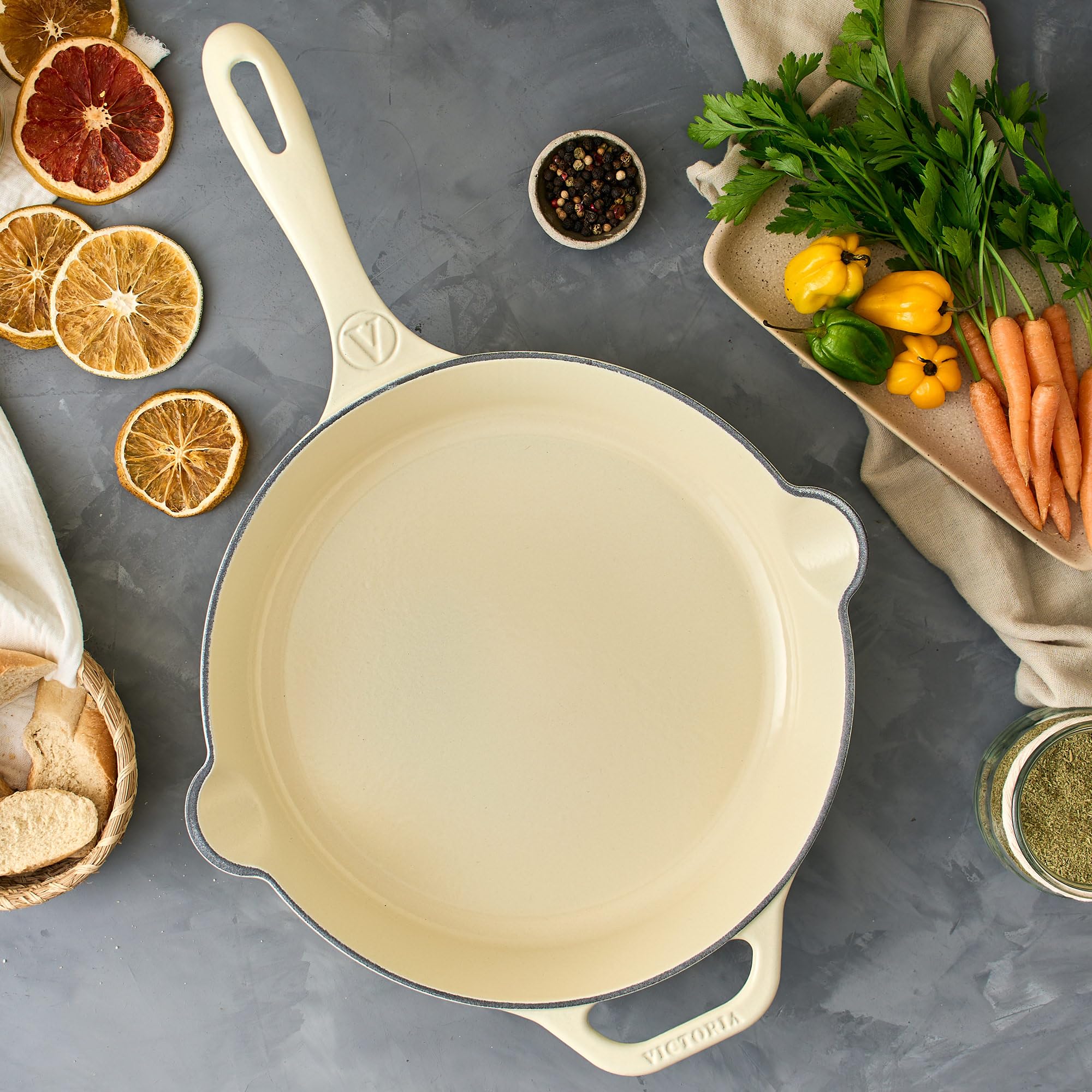 VICTORIA Sartén Hierro Fundido Esmaltado White Sable Inducción 23cm | Apta Fuego, Barbacoa, Horno, Vitrocerámica, Cast Iron Skillet Libre de Tóxicos sin PTFE ni PFOA