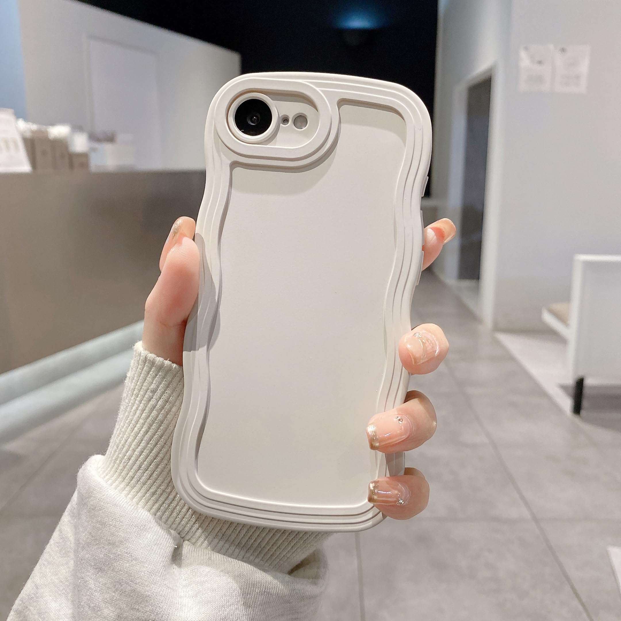 UEEBAI 対応 iPhone 17e/iPhone 16e 用の ケース ソフト シリコン カバー 可愛い おしゃれ スマホケース ウェーブ デザイン ワイヤレス充電対応 軽量 薄型 耐衝撃 波型 バンパー スマホケース – ホワイト