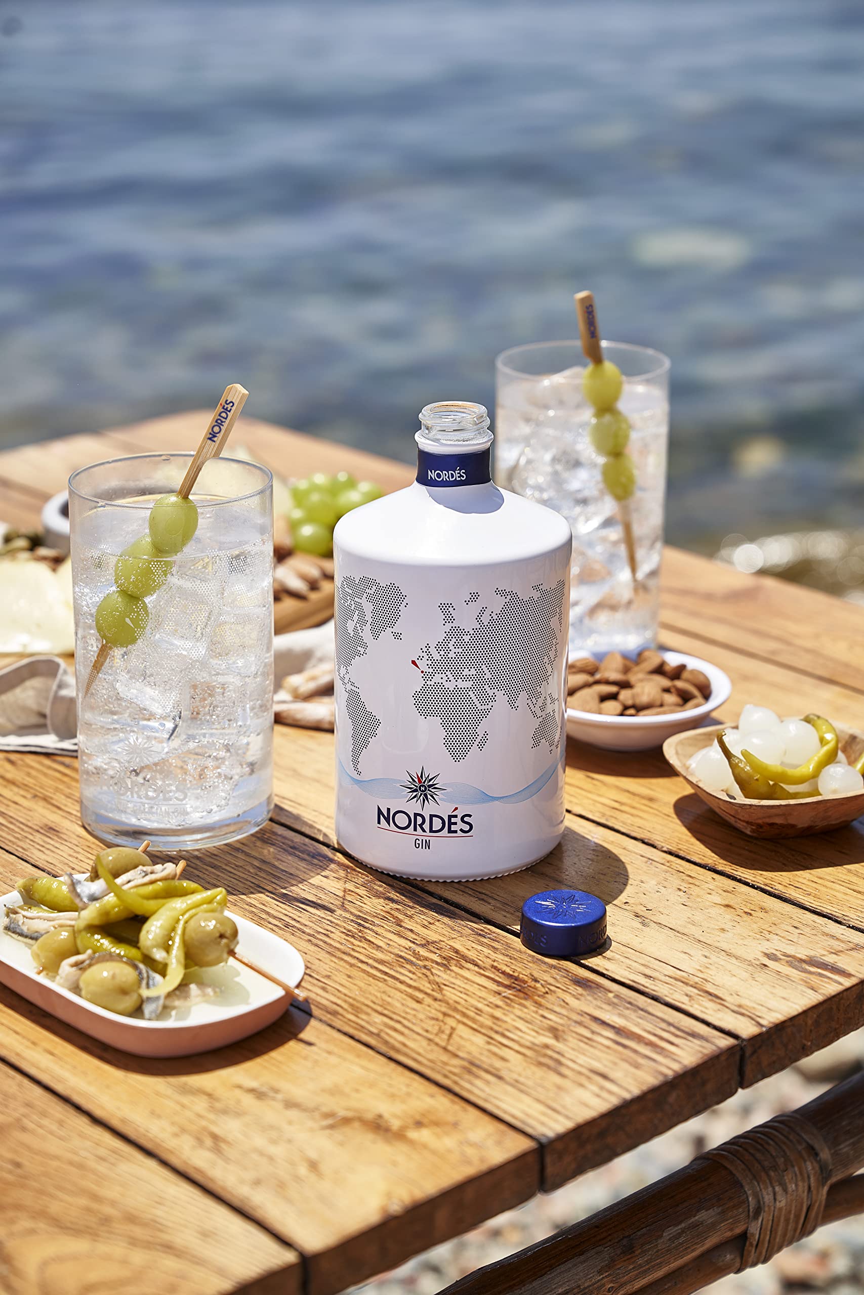 Amazon.co.jp: ノルデス ジン NORDES GIN 40% 700ml スペイン ジン