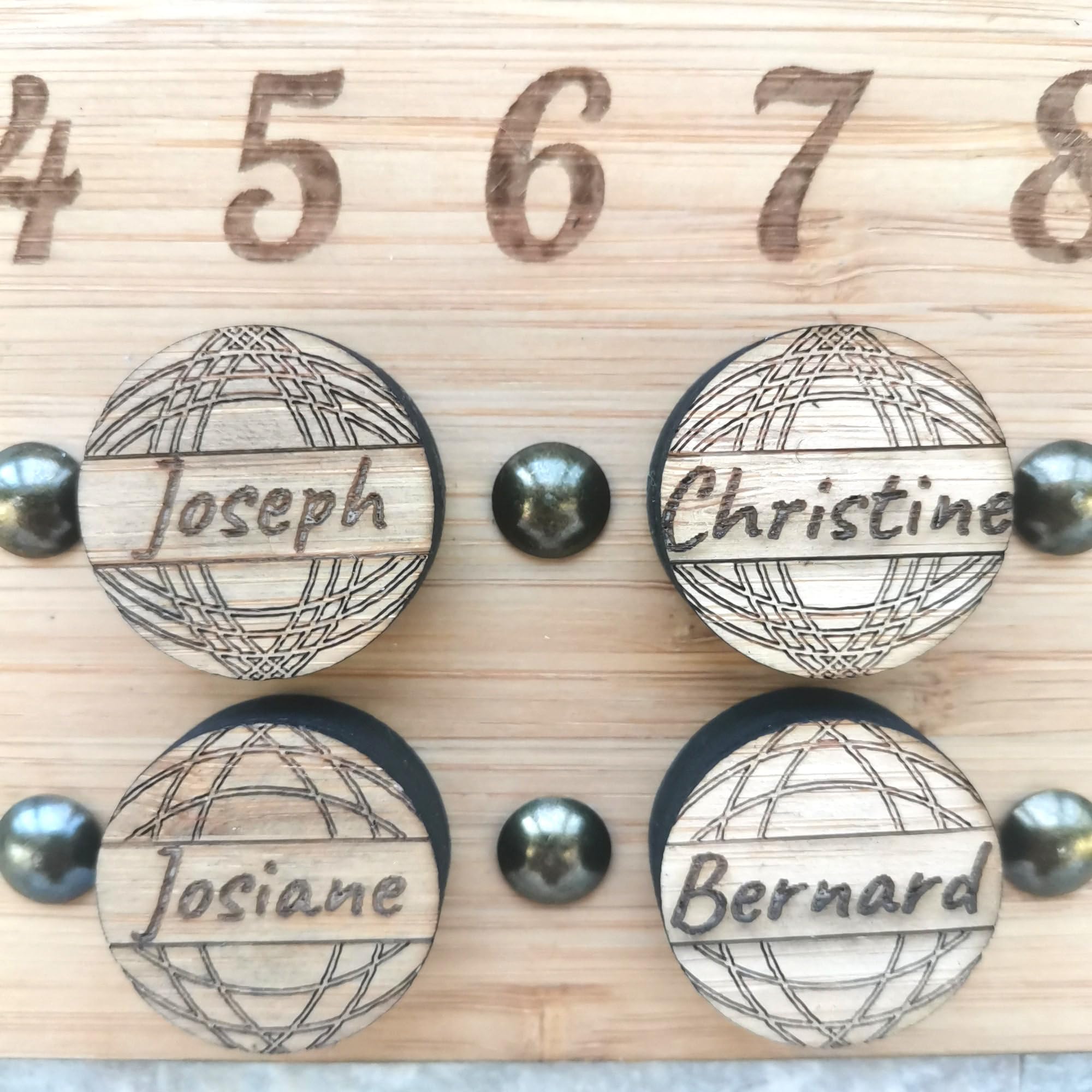 Tit'Adel Compteur de Points Pétanque 4 Joueurs - Tableau de Score en Bois avec 4 Pions Magnétiques - Fabrication Française