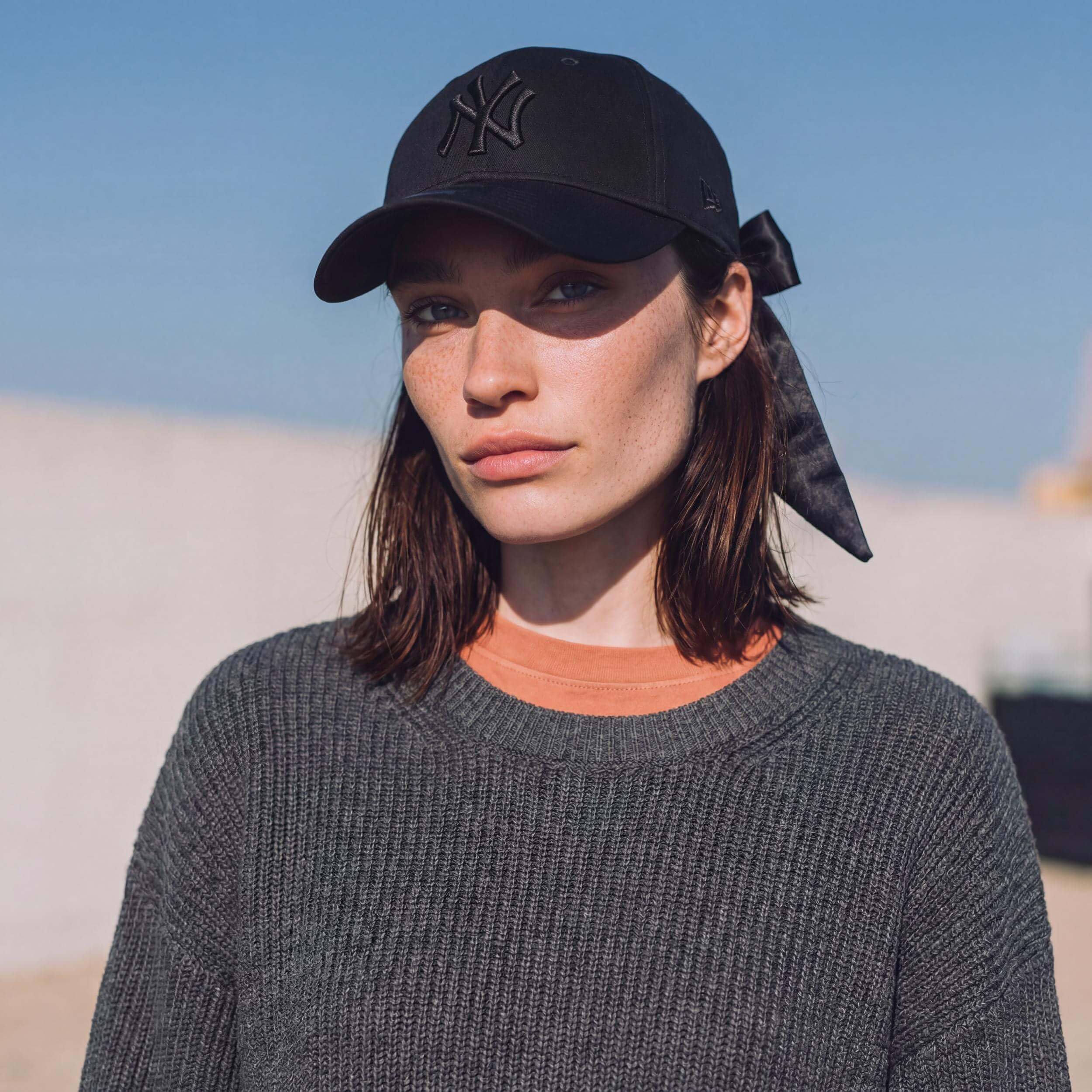 Czapki New Era WMNS BOWBACK 9FORTY NEYYAN BLK dla kobiet, CZARNE, OSFM