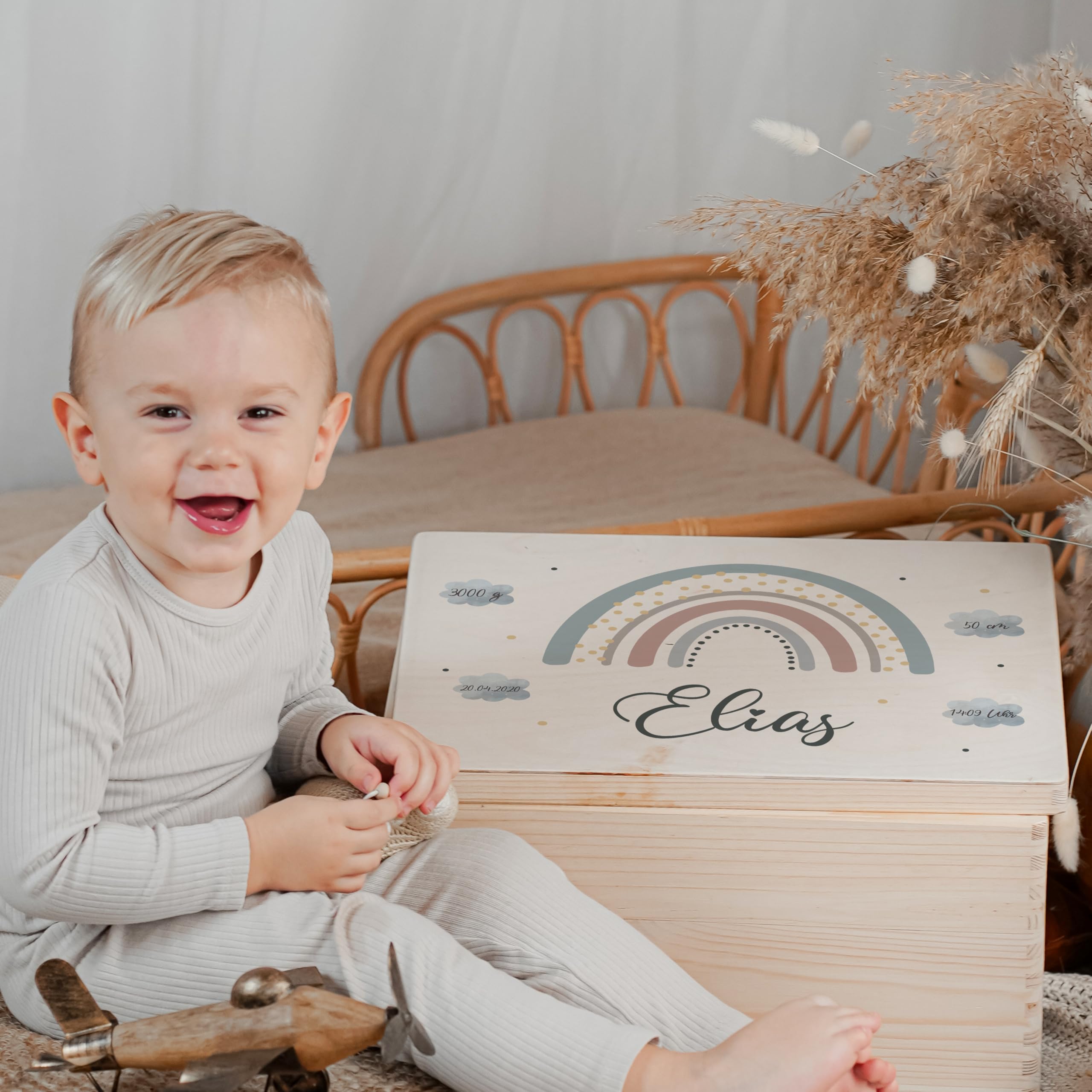 KIDSMOOD - Erinnerungsbox Baby, personalisierte Holzkiste mit Deckel, Ideal zur Aufbewahrung von Erinnerungen und als Geschenk zur Geburt, Taufe oder als Geburtstagsgeschenk für Mädchen und Jungen