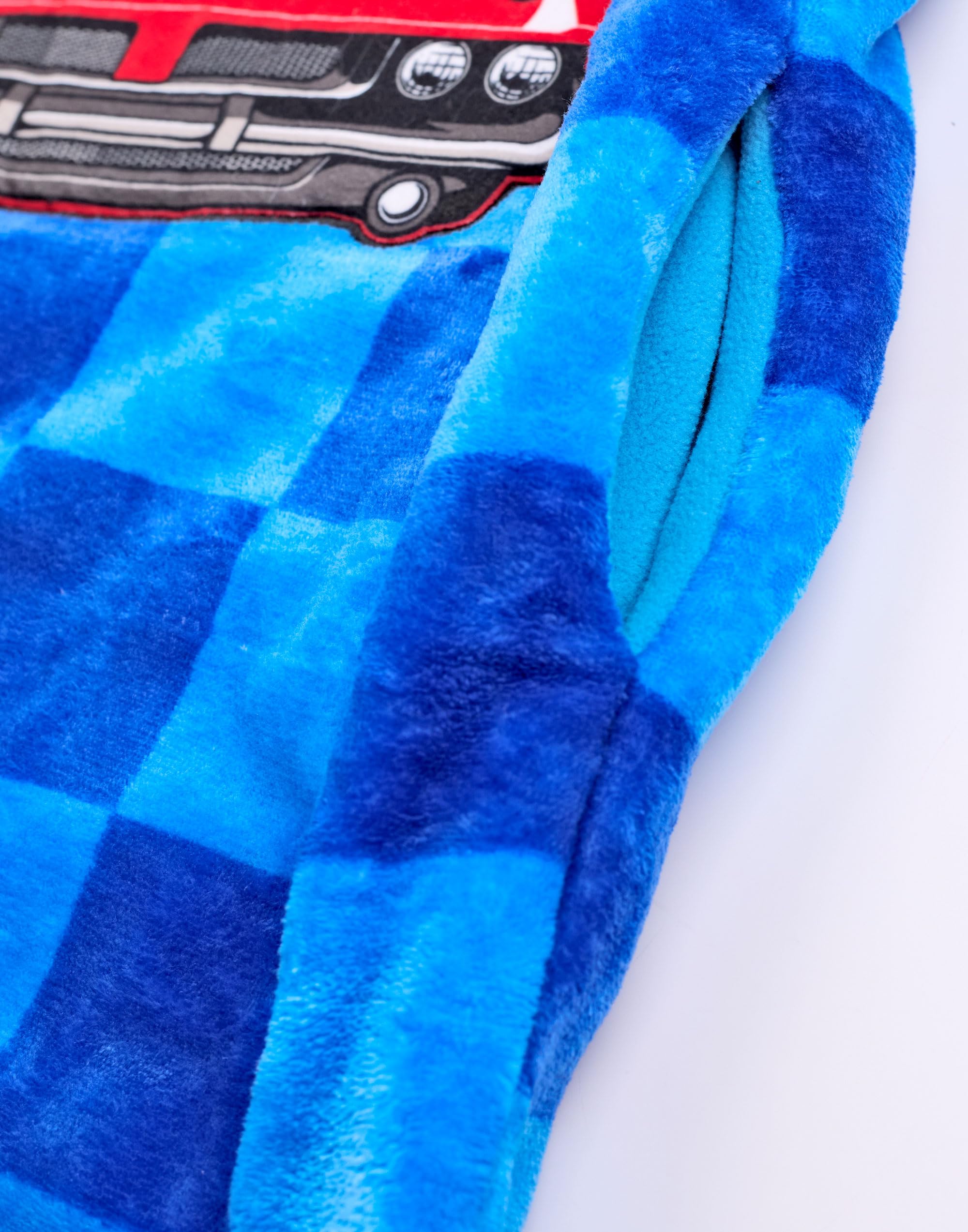 Hot Wheels Felpa Coperta per Ragazzi | Pullover in Pile Oversize per Bambini Blu con Tasca a Forma di Auto | Abbigliamento da Casa con Cappuccio per Bambini con Logo di Fiamma da Corsa