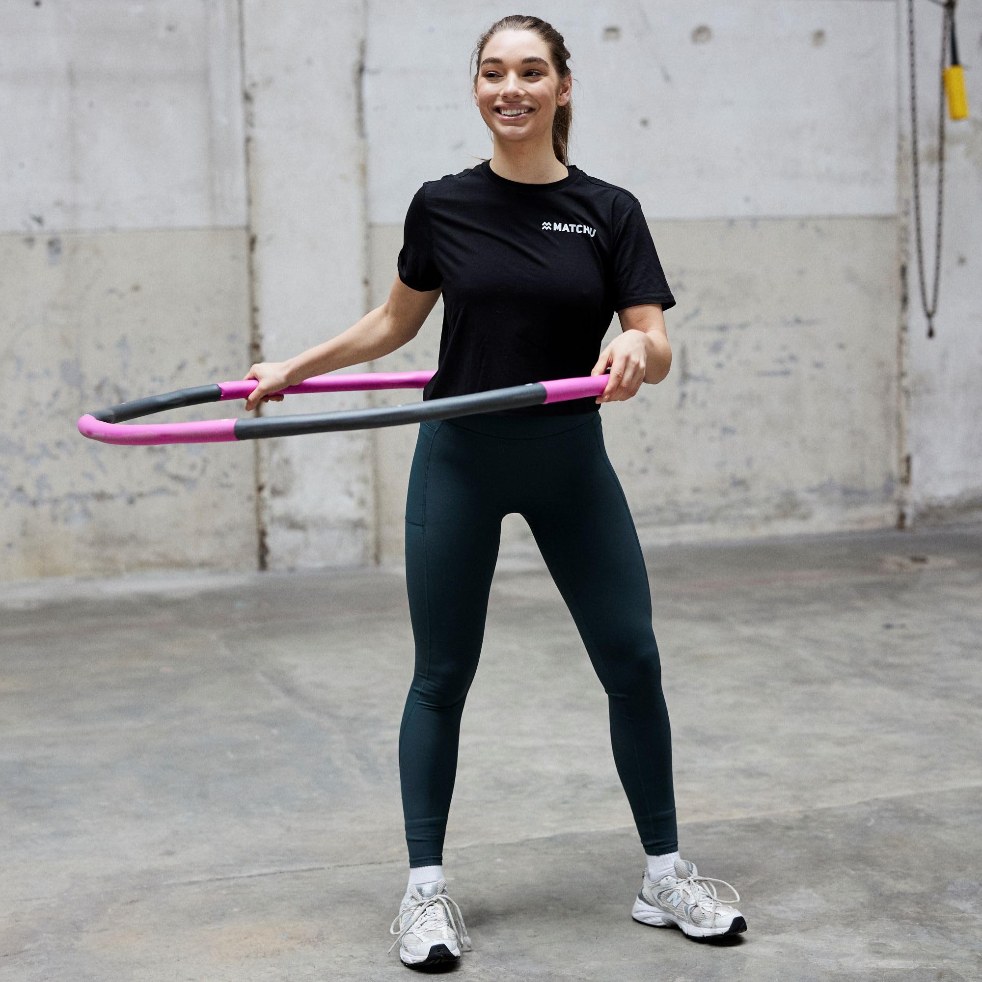 Matchu Sports | Hula Hoop | Fitness Hoop | Disponibile in 1,2 KG, 1,5 KG e 2 KG | Diametro 100 CM | 6 parti | Strato di schiuma confortevole | Funzione di Massaggio |
