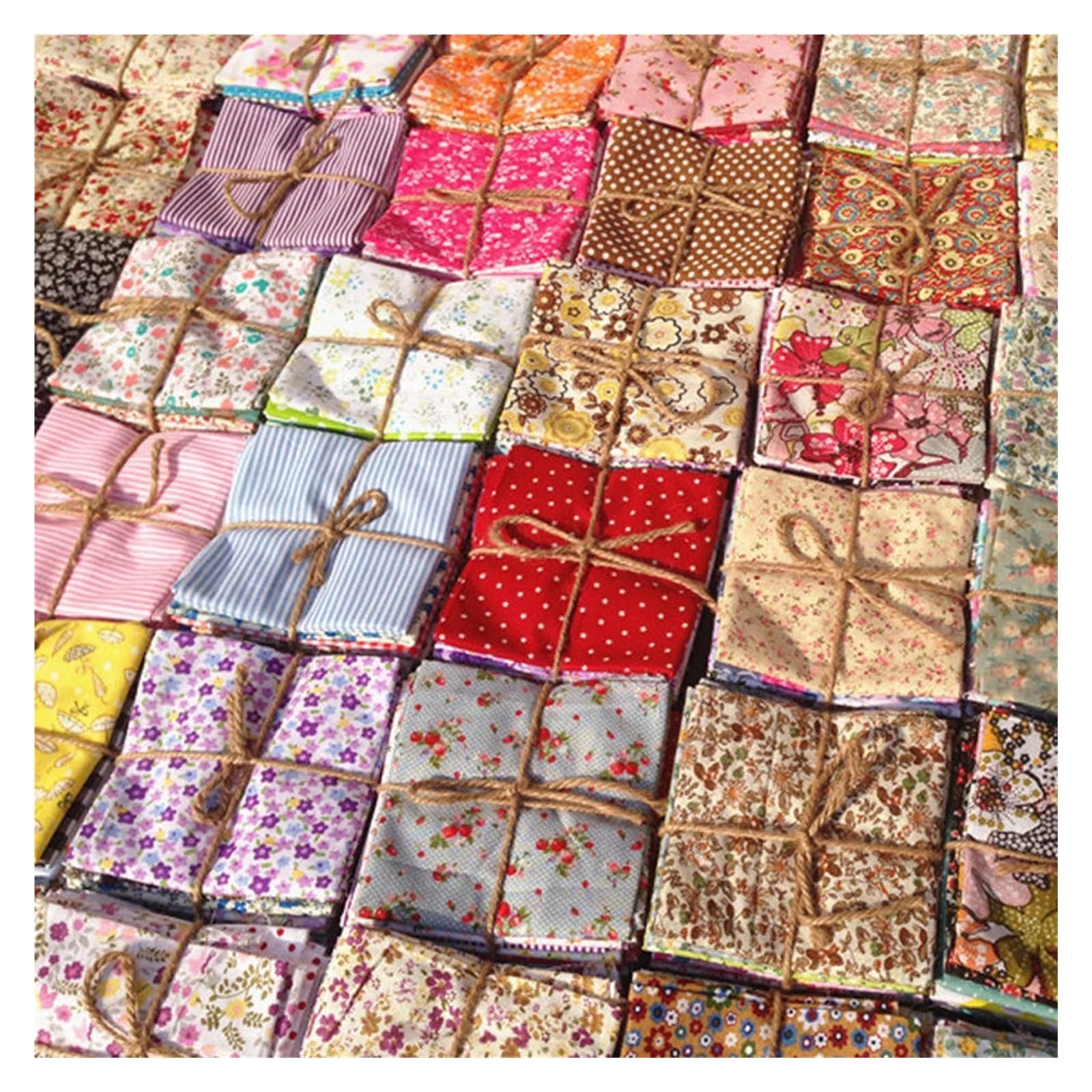 Patchwork Stoffe 100 Stück vorgeschnittene Baumwollstoffe in verschiedenen Farben for DIY-Projekte. Jedes Stück ist 10 x 10 cm groß