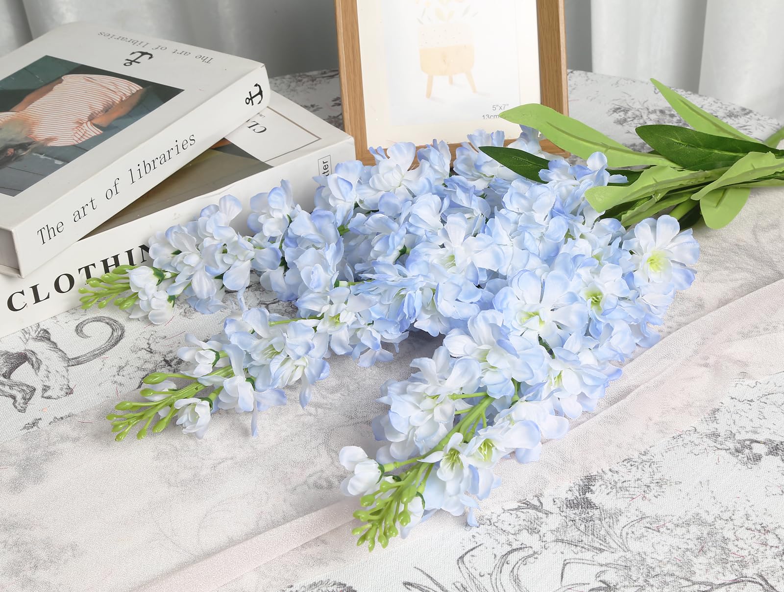 Hellblaue Delphinium-Kunstblumen, Seidenblumen mit Stielen, Löwenmaul, langer Stiel, für hohe Vasen, Zuhause, Hochzeit, Tafelaufsätze, Dekoration, Hellblau, 5 Stück