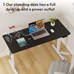 SANODESK Bureau électrique avec prise de courant de bureau 55"x 28" Bureau en entier de bureau en hauteur réglable Stand Up Desk avec gestion de câble Sit Stand Accueil Bureau Cadre blanc/Black Top