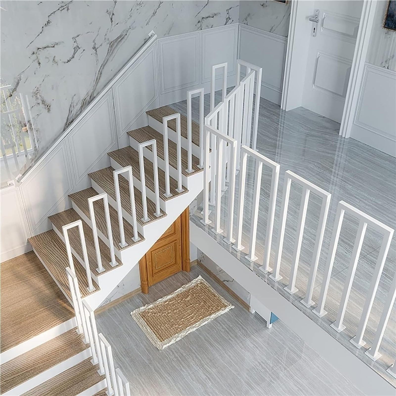 Rampe d'escalier robuste pour éviter les chutes sur les marches de votre terrasse
