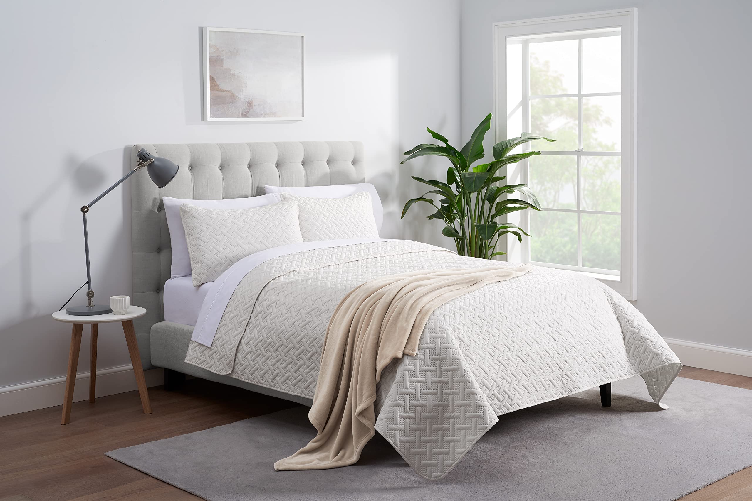 How To Make Your Bed Look Like It Belongs In A Furniture Store