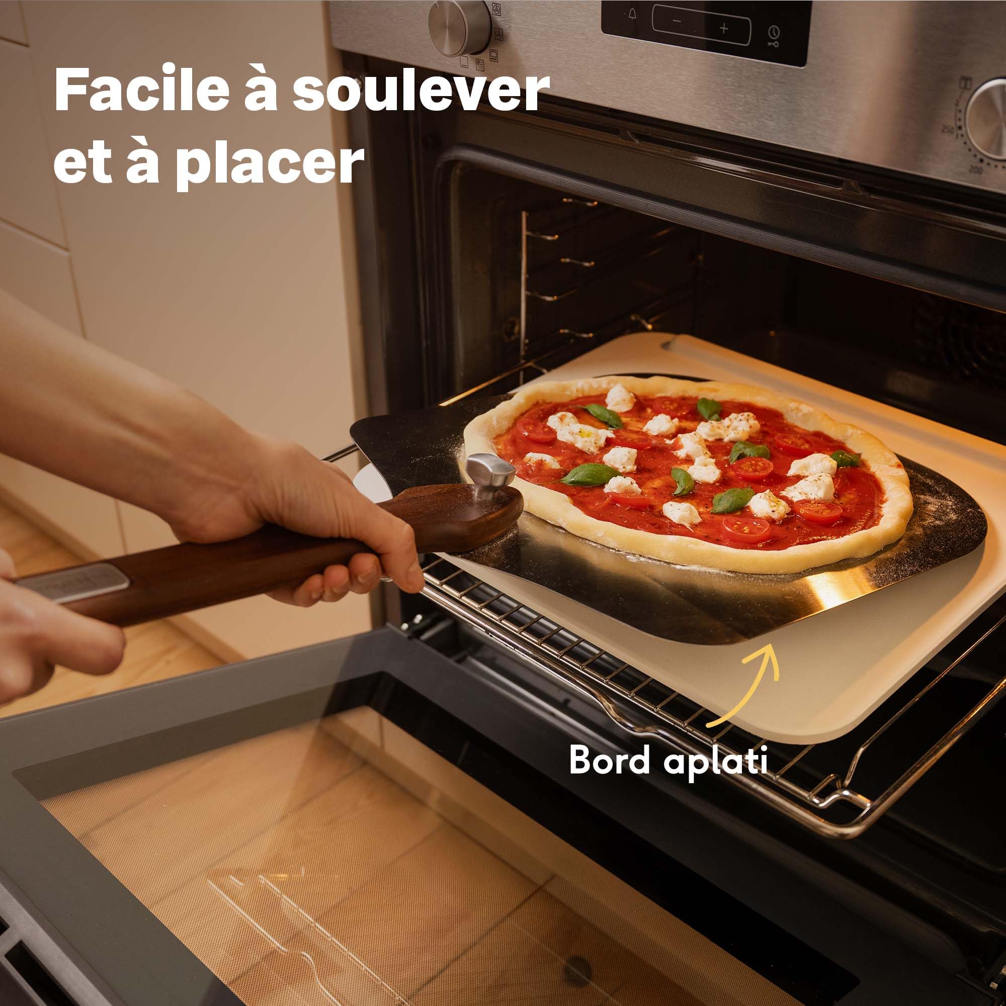 SILBERTHAL Set pierre à pizza 4 pièces – Pelle à pizza en acier inoxydable avec pierre à pizza, roulette à pizza 32 cm & planche de service