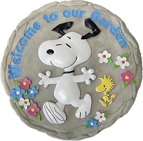Spoontiques - Piedra de Paso de Bienvenida Peanuts - Piedra Decorativa de Jardín para Patio Trasero, Patio, Jardín o Sendero - Decoración del Hogar