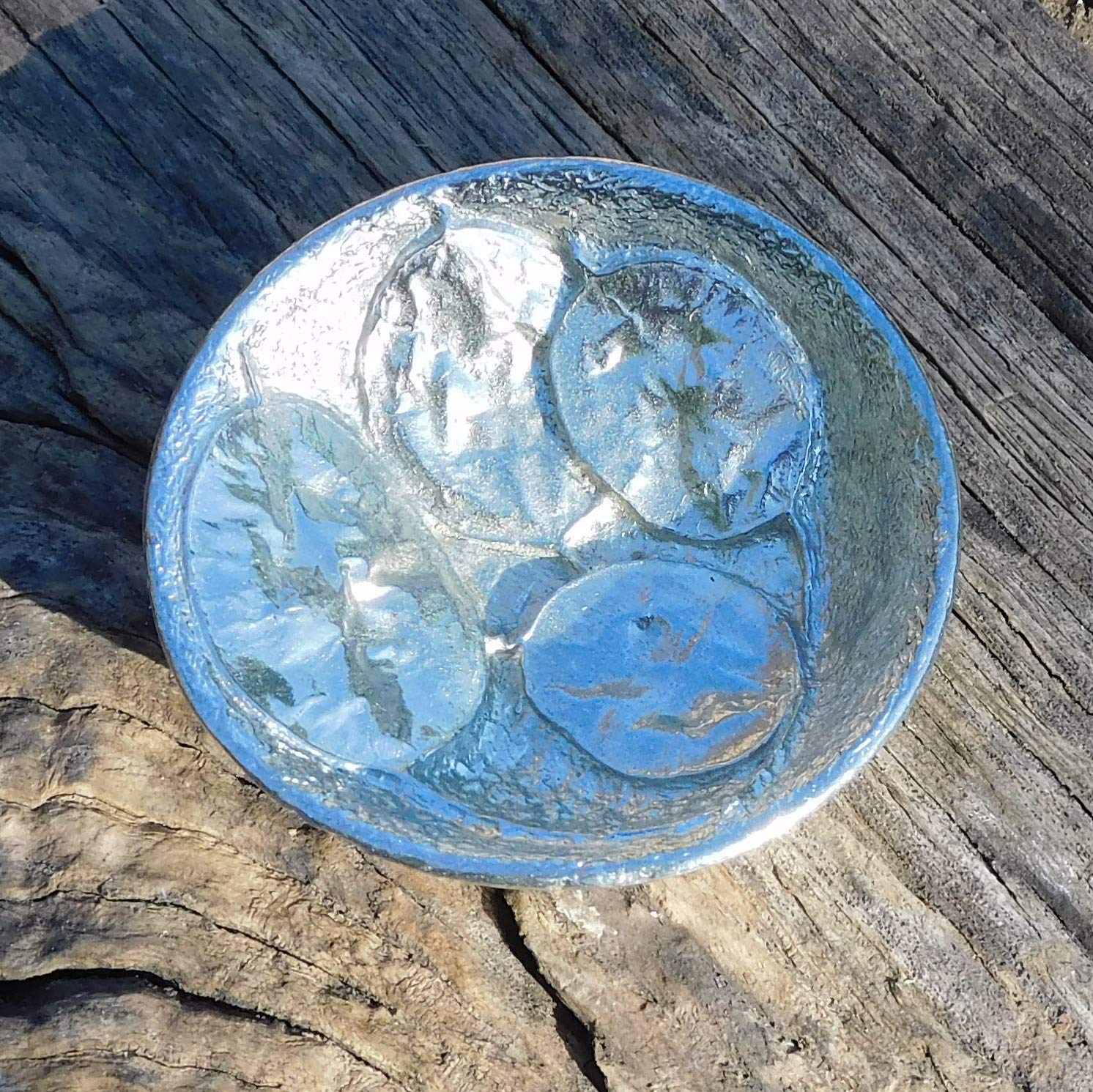 Les Etains de Jumilhac Bol à Bibelots Monnaie du Pape, Vide-Poches ou Bol à Bagues Monnaie du Pape. Fait Main en Etain. Fabrication Artisanale Francaise, par William Sturt