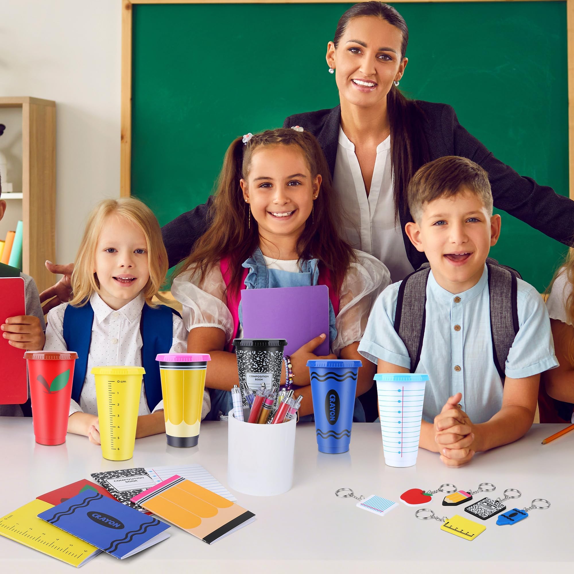 Kochorie Lot de 12 gobelets réutilisables en plastique de 700 ml avec couvercles et pailles, carnets, stylos, porte-clés pour enseignants, cadeaux de Saint-Valentin
