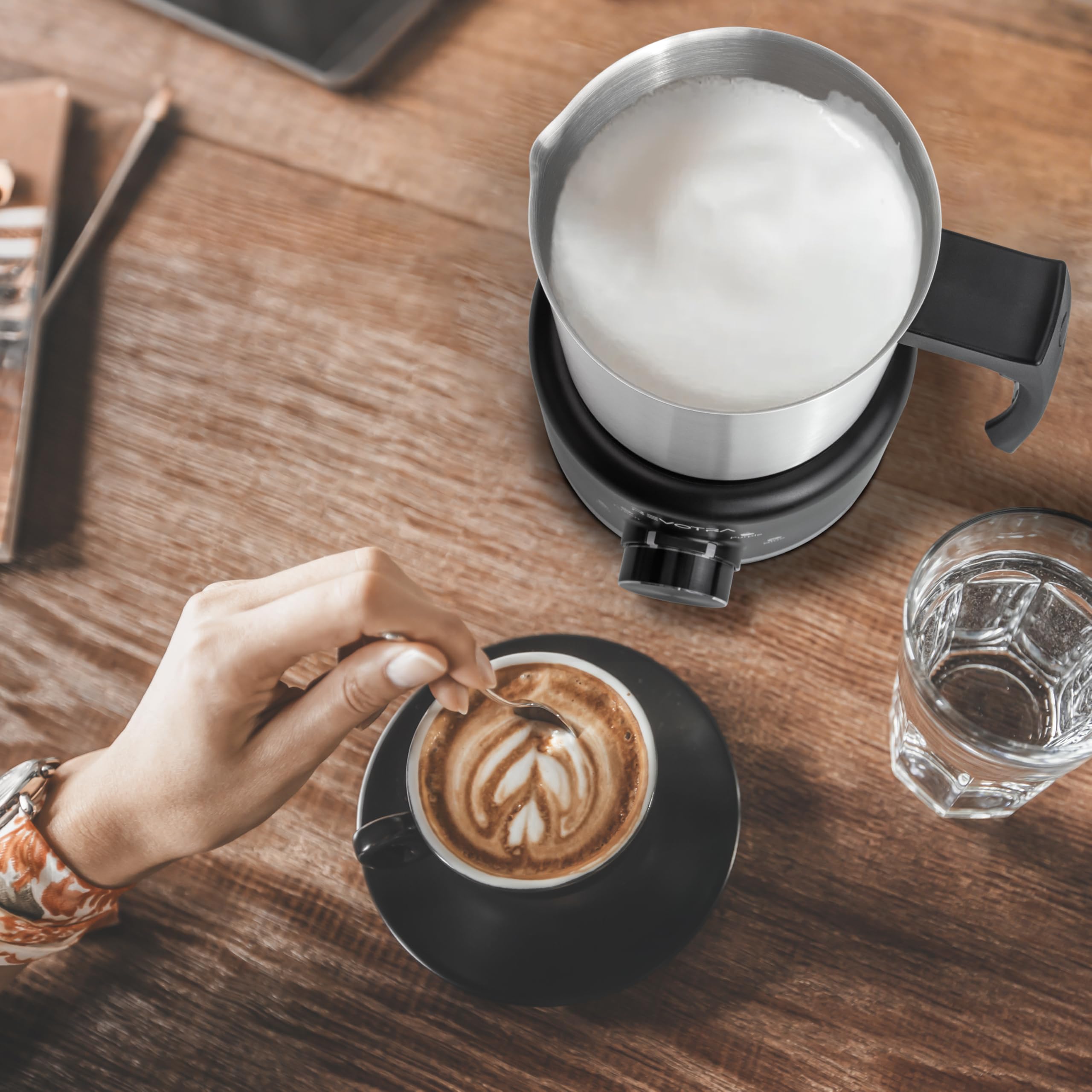 REVOTRA Mousseur à Lait Électrique 4-en-1, Chauffe-Lait et Mousse Chaude/Froide Automatique, 500ml, 600W, Acier Inoxydable, Compatible Lave-Vaisselle, pour Latte, Chocolat Chaud/Lait