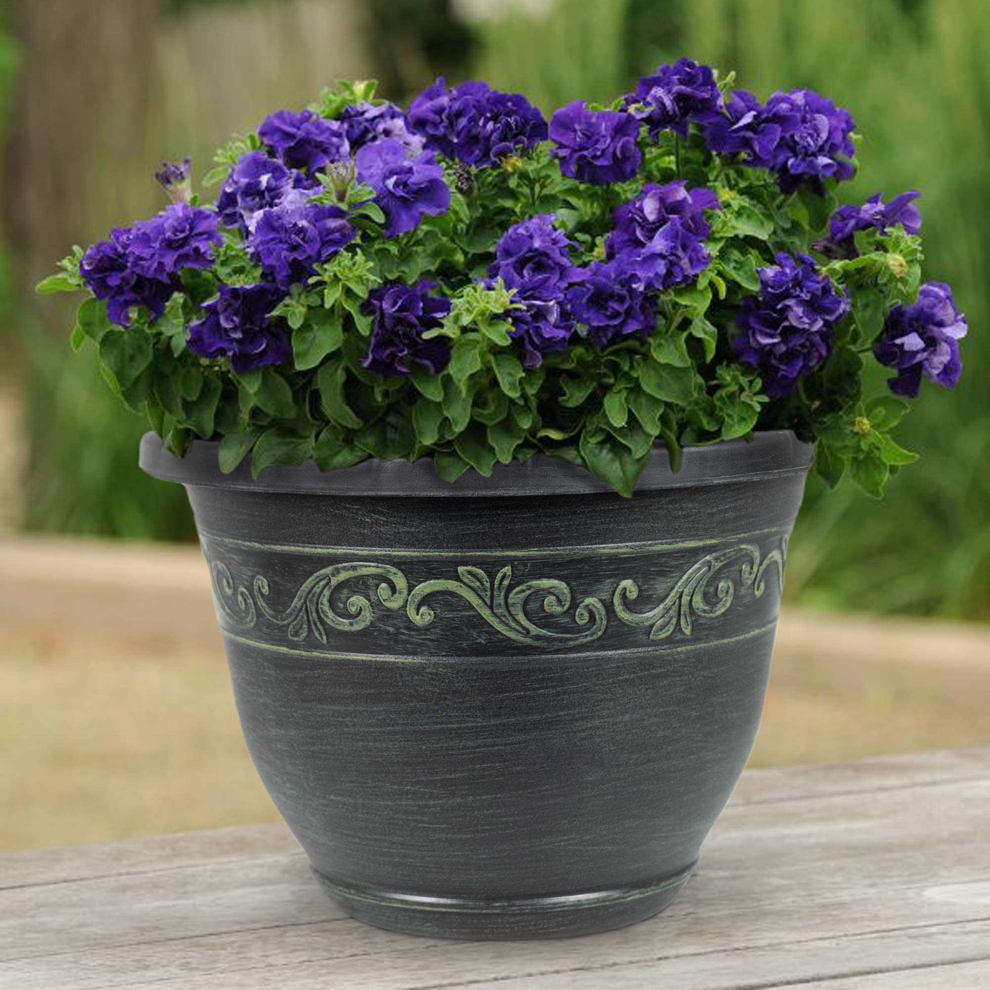 Garden Elements Outdoor Tulip Banded Plastic Planter, 13