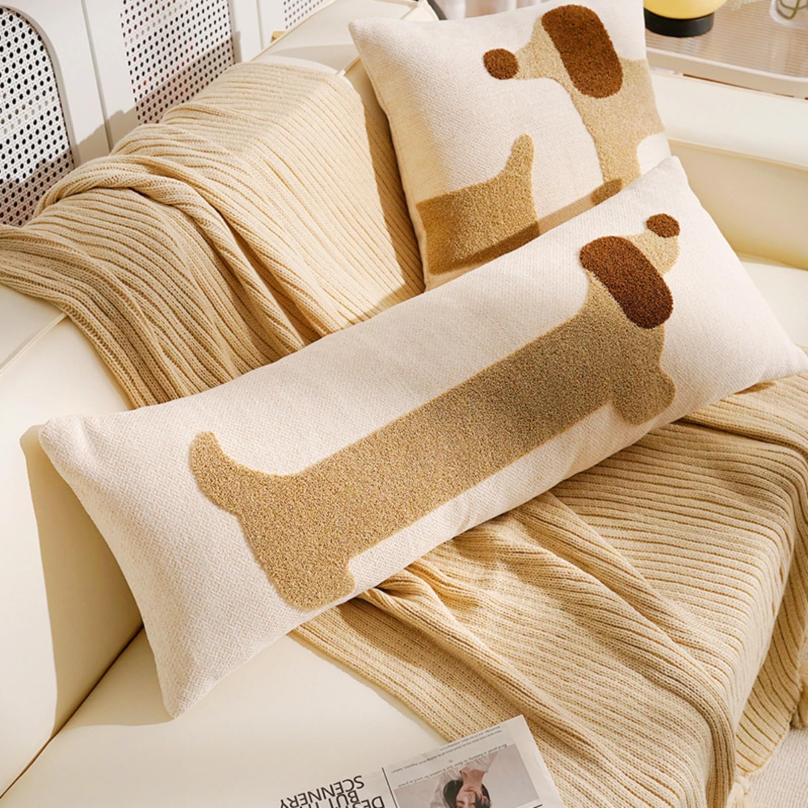 Housse de coussin brodé motif teckel kaki 90x35 pour salon et lit