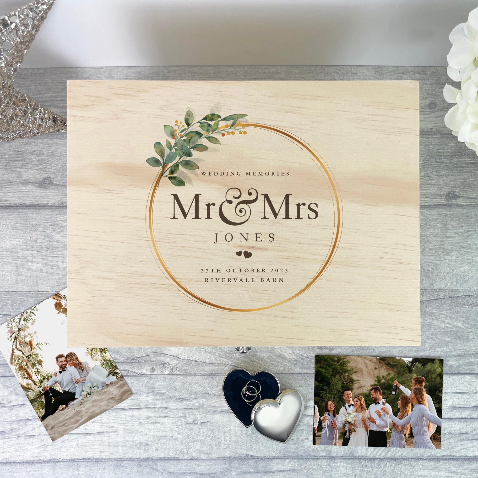 Caja de recuerdos de boda de madera personalizada, regalo de boda personalizado, mensaje, apellido, fecha y lugar, regalo perfecto para el día de la boda, diseño de corona dorada y hojas, 26 x 19 x
