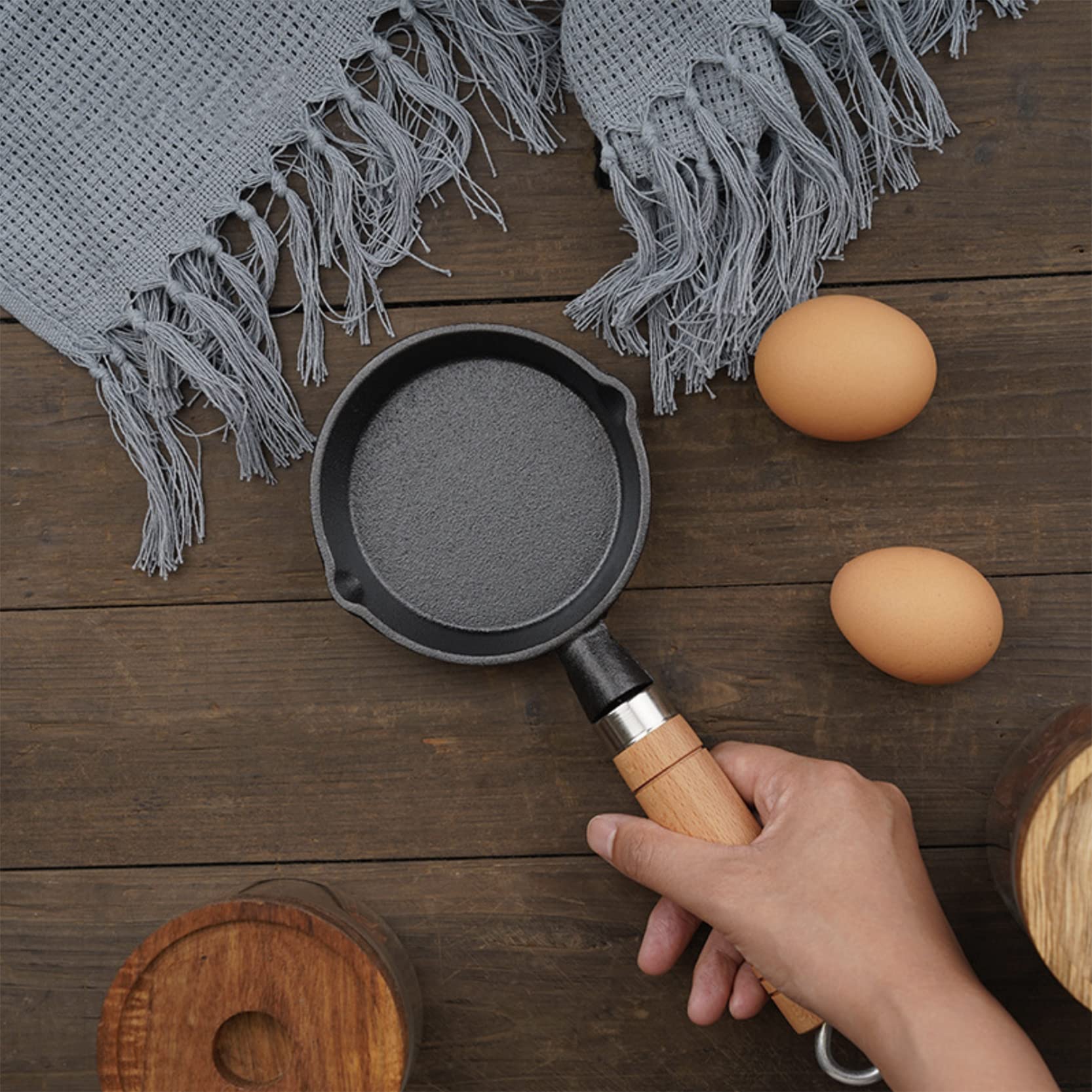 Mini poêle à frire en fonte 10.5cm, poêles à omelette, poêle à frire portable pour le camping, sans revêtement, anti-adhésive, petite poêle avec poignée en bois, noire pour biscuits/brownie
