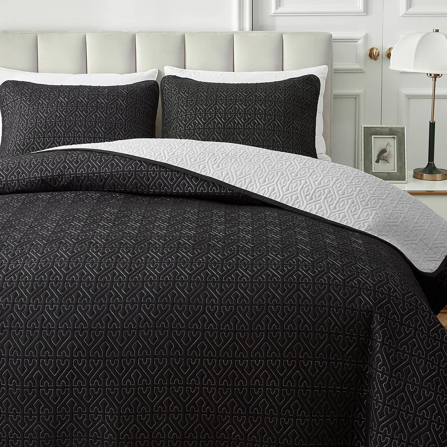 UOZZI BEDDING Dark Gray / Black Reversible 3 PC Quilt Set King Size Soft Microfiber Lightweight Men Coverlet Bedspread for All Season -1 Quilt Set with 2 Shams