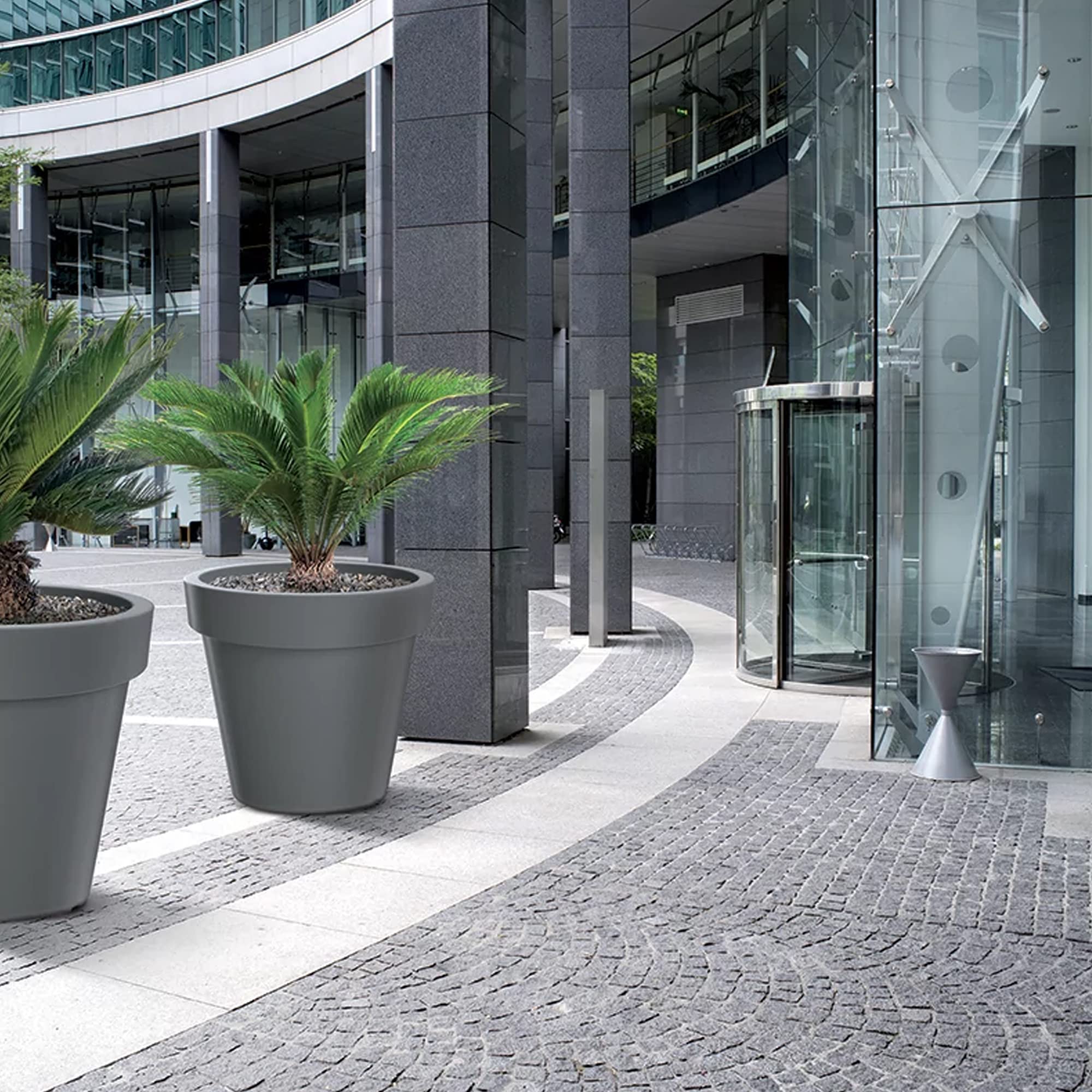 LEXO ROUND 92L. Topf, Abmessungen (mm) 600x600x550, Farbe Anthrazit