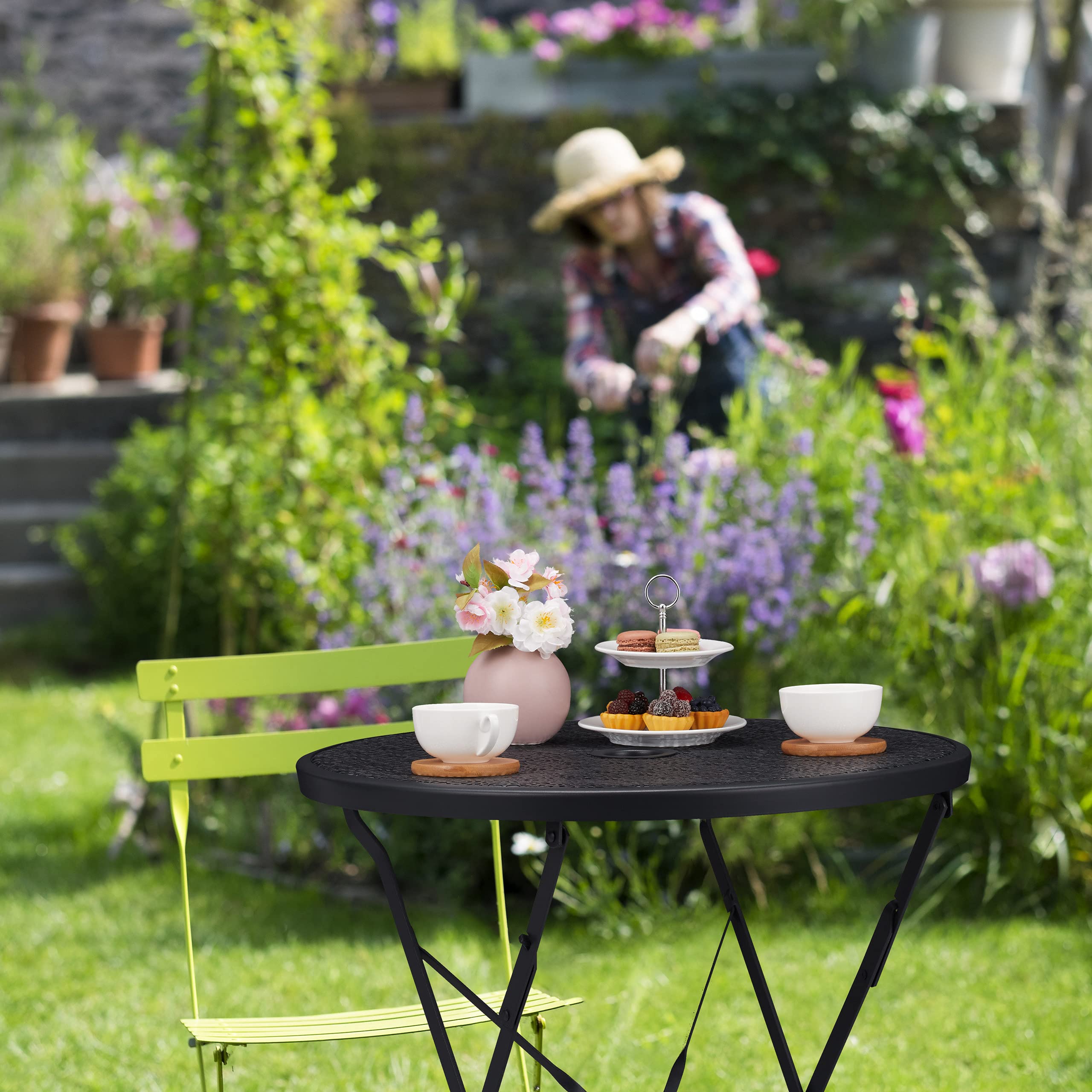Relaxdays Tavolino da Balcone Pieghevole, Tavolo Rotondo con Foro per Ombrellone, in Acciaio, HxD: 71,5x60,5 cm, Nero