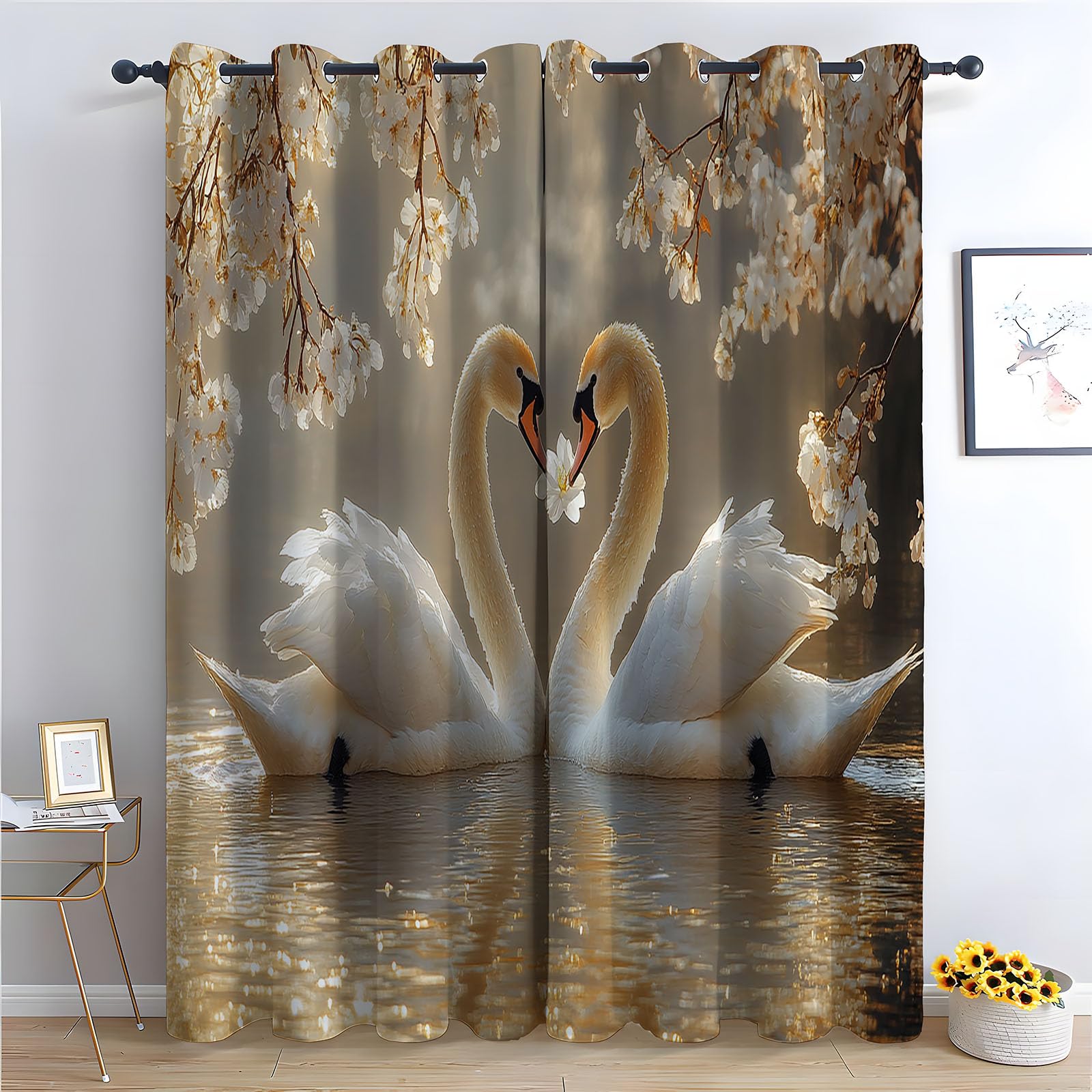 Rideaux de salon cygne et fleurs pour créer un cocon apaisant dans la chambre