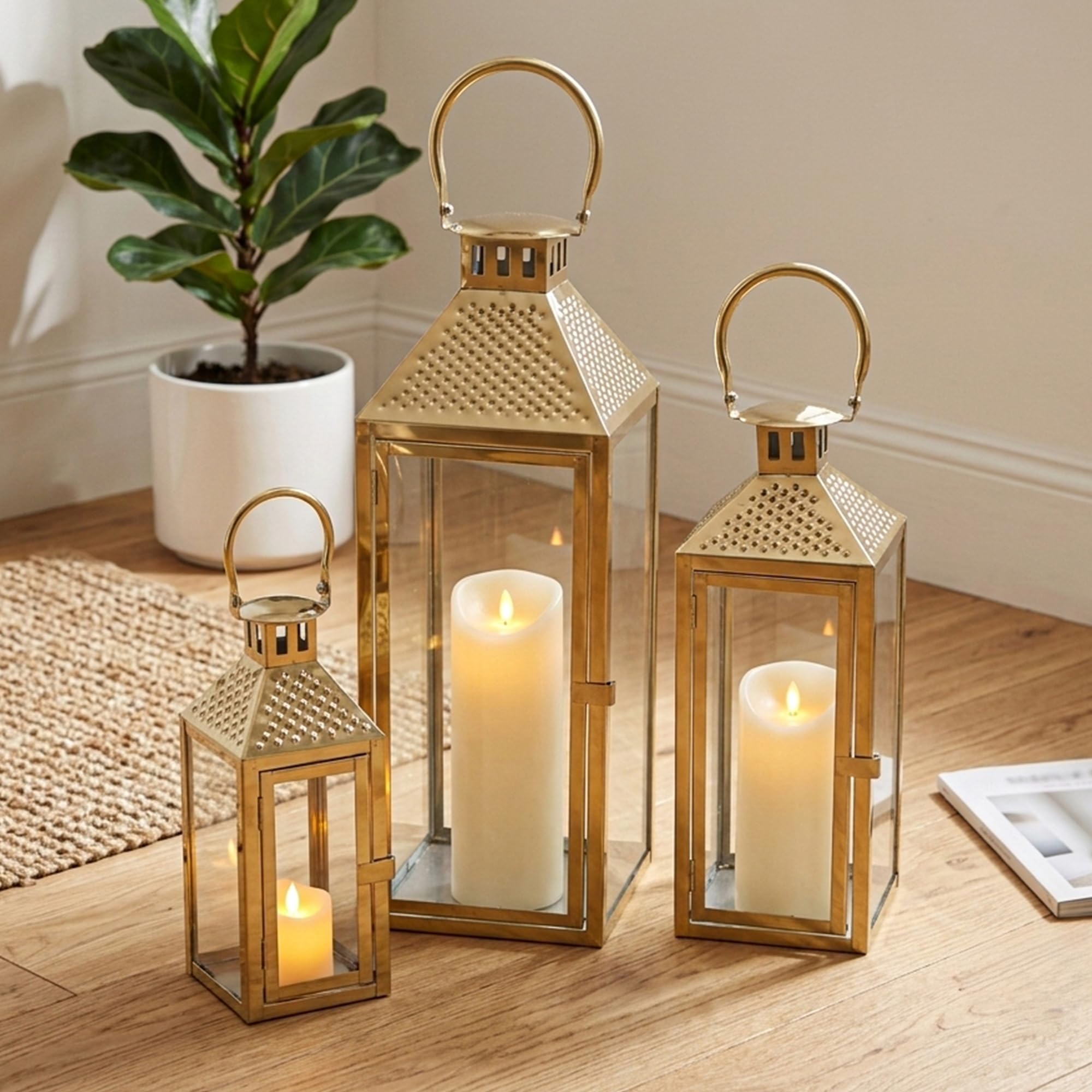 TRIROCKS Lot élégant de lanternes dorées en acier inoxydable - 3 tailles (51,5 cm, 35 cm, 28 cm) - Lanternes avec verre trempé pour décoration intérieure et extérieure - Idéal pour les fêtes