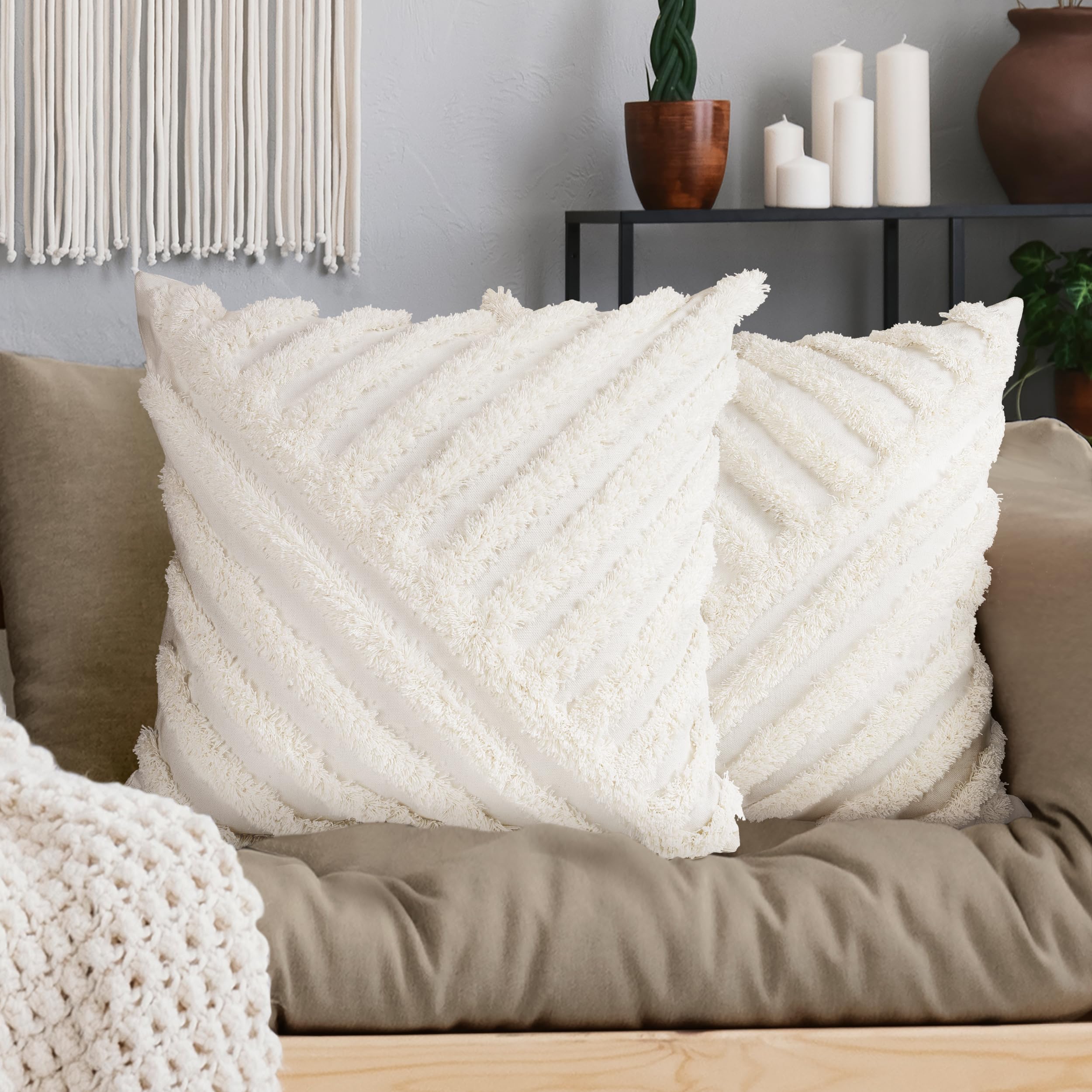 Housses de coussin bohème chic pour un canapé chaleureux au salon
