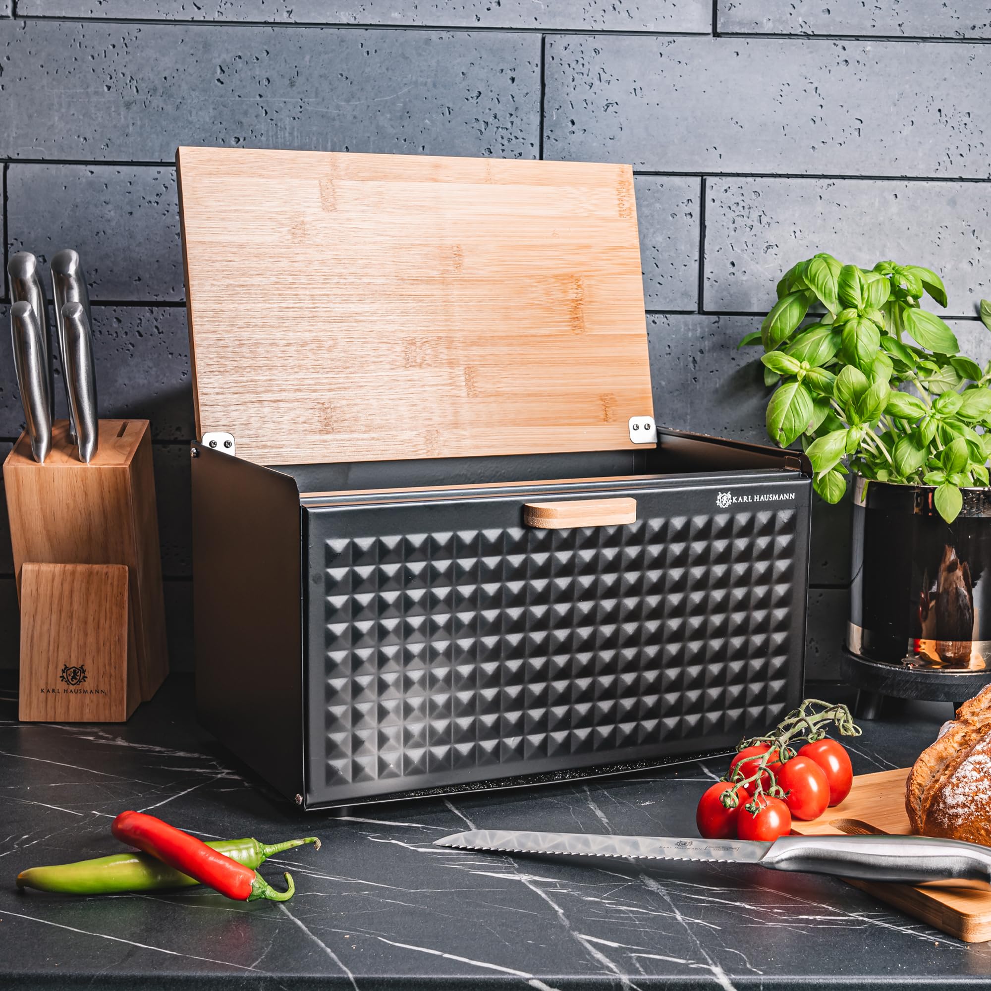 KARL HAUSMANN Chlebak na Pieczywo - Czarny Mat - Metalowy Pojemnik z Bambusową Pokrywą - Otwierany od Góry i z Przodu - Nowoczesny Design, Stylowy Chlebak Kuchenny