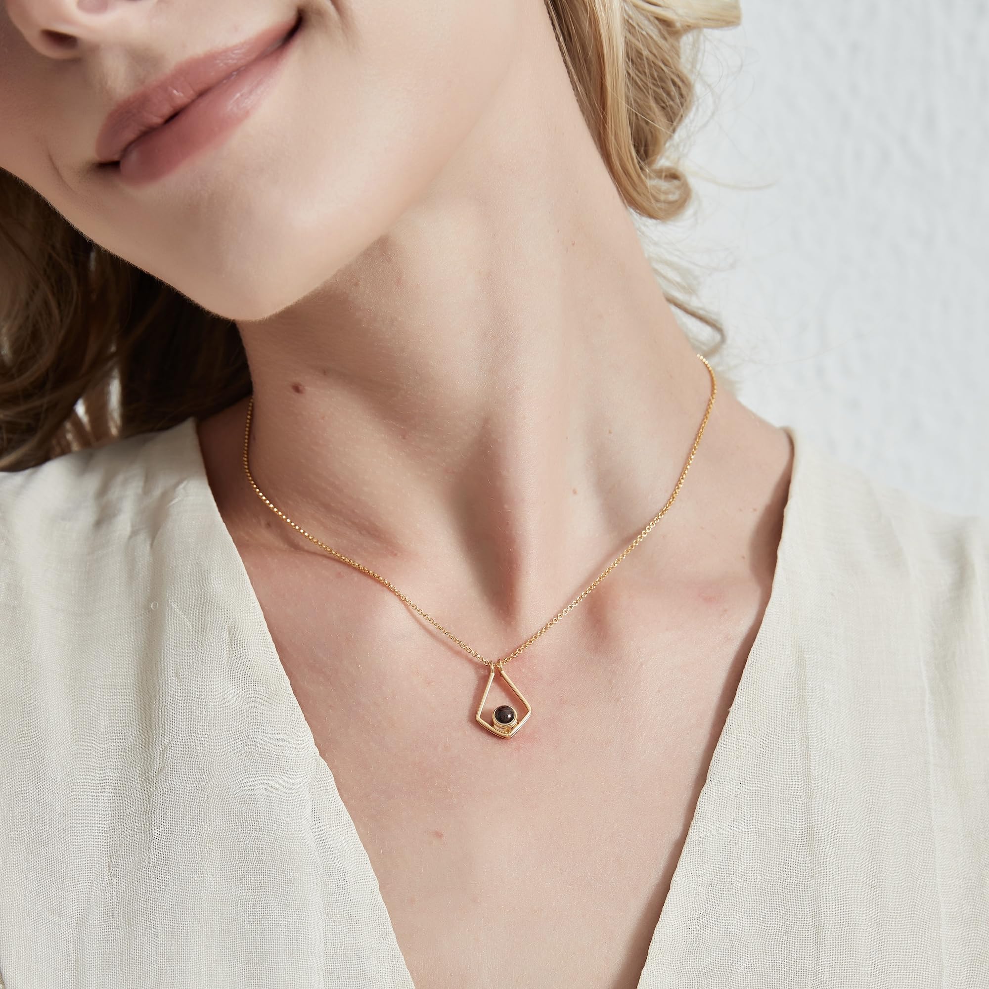 PERIMADE Collana con proiezione di immagini personalizzata, ciondolo con foto personalizzate con testo e amore in 100 lingue all'interno, collana con ciondolo per anello commemorativo personalizzato