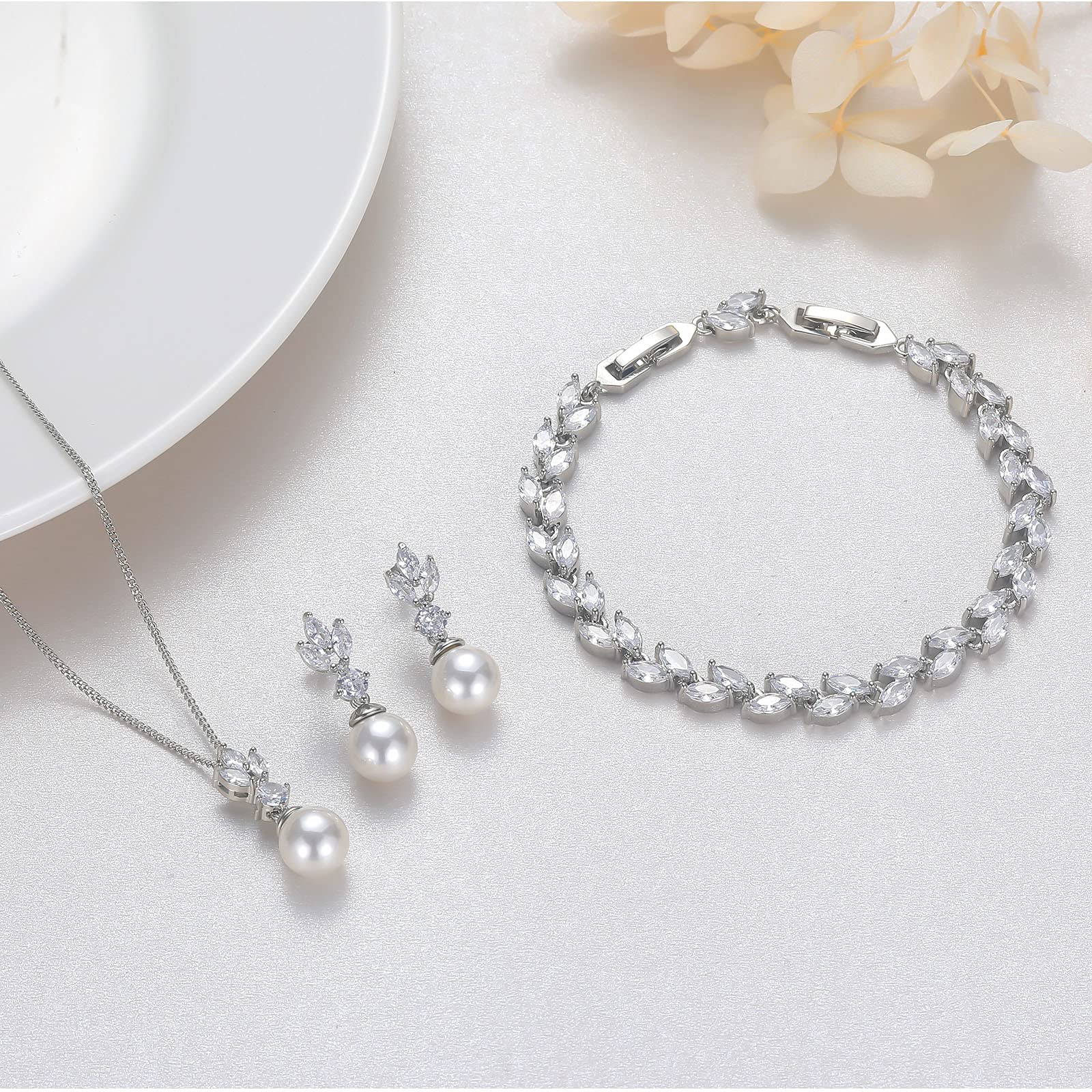 Parure di gioielli in argento 925 da donna, per matrimonio, composta di perle, orecchini, collana e bracciale, set di gioielli da sposa con zirconi scintillanti 5A in argento 925, ottimo regalo per sposa o damigella d'onore