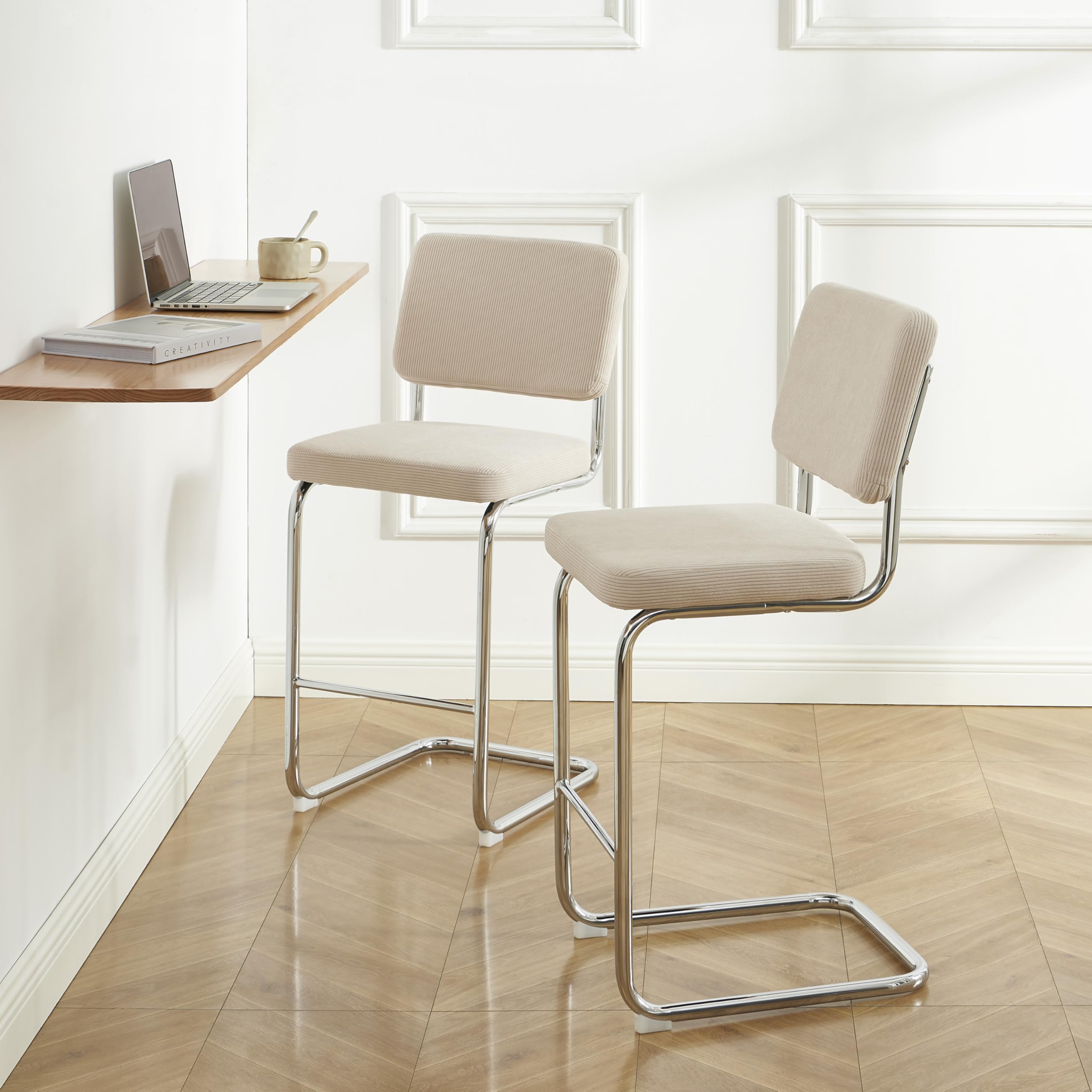 BAÏTA Set di 2 sgabelli a metà alto Jack in velluto trapuntato, piede in metallo (Beige)