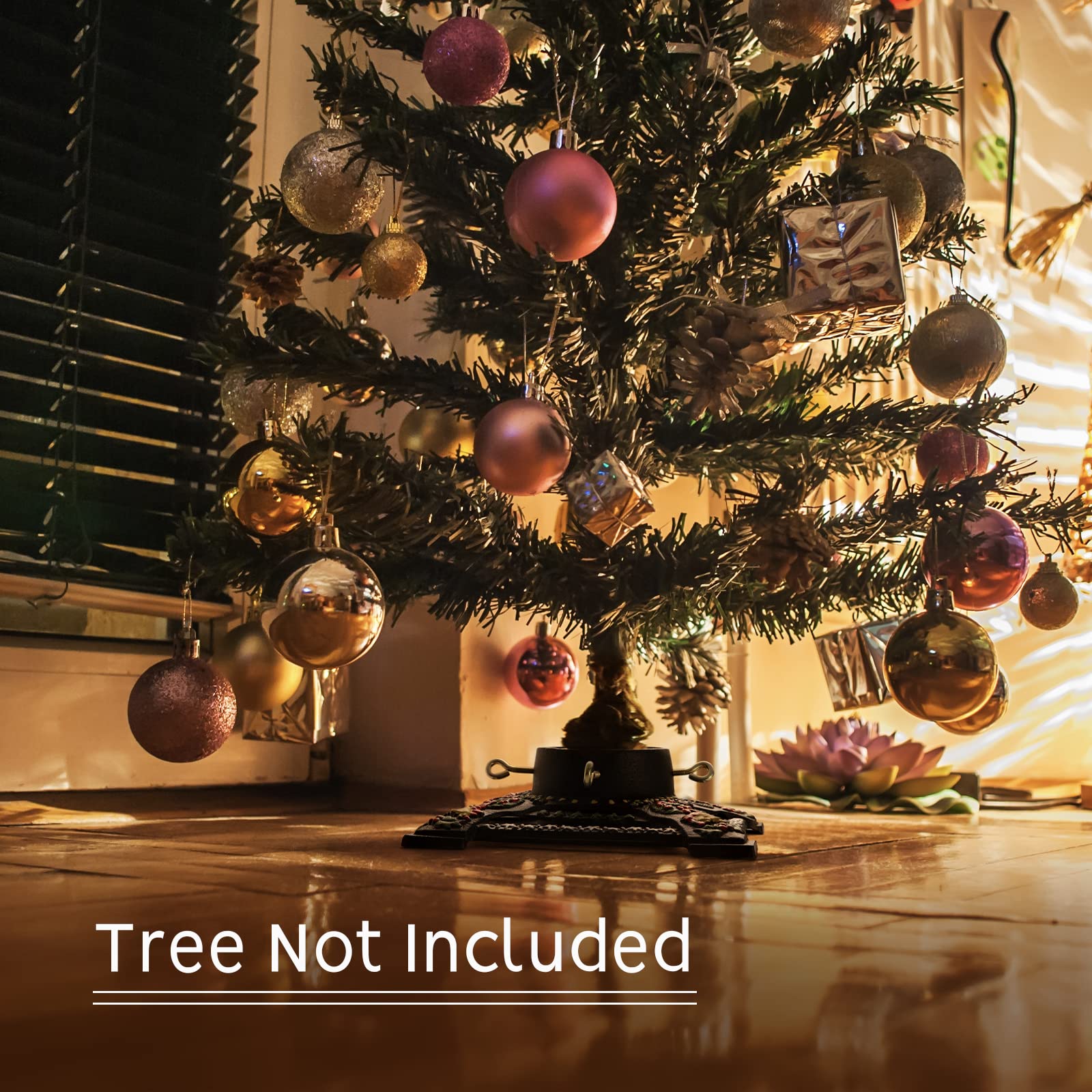 Klassieke, zakelijke kerstkaart met getekende kerstboom en dennentakjes