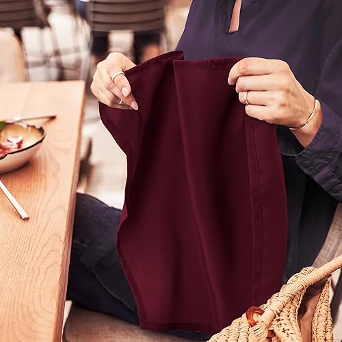 Vista 203 de Utopia Home Paquete de 24 servilletas de tela de 18 x 18 pulgadas, bordes con dobladillo 100% poliéster, lavables y reutilizables, ideales