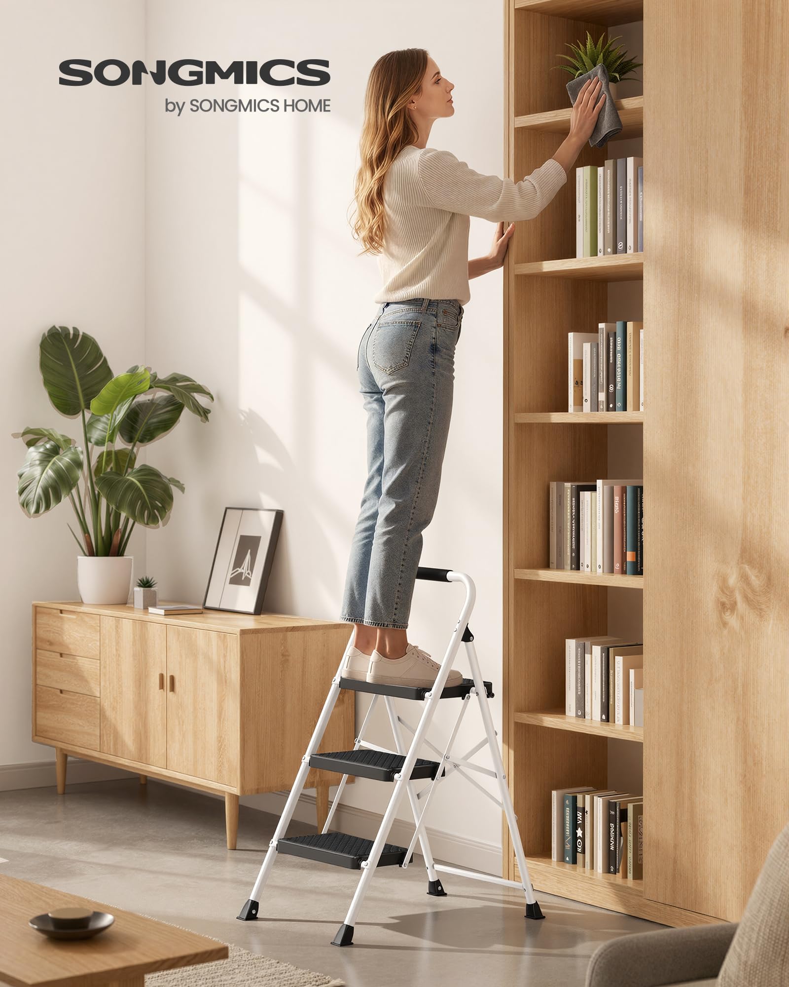 SONGMICS Escabeau en Acier, Marchepied Pliant à 3 Marches, Charge Maximale 150 kg, pour Maison, Bureau, Jardin, 73 x 46,5 x 102,5 cm, Blanc GSL203WZ01