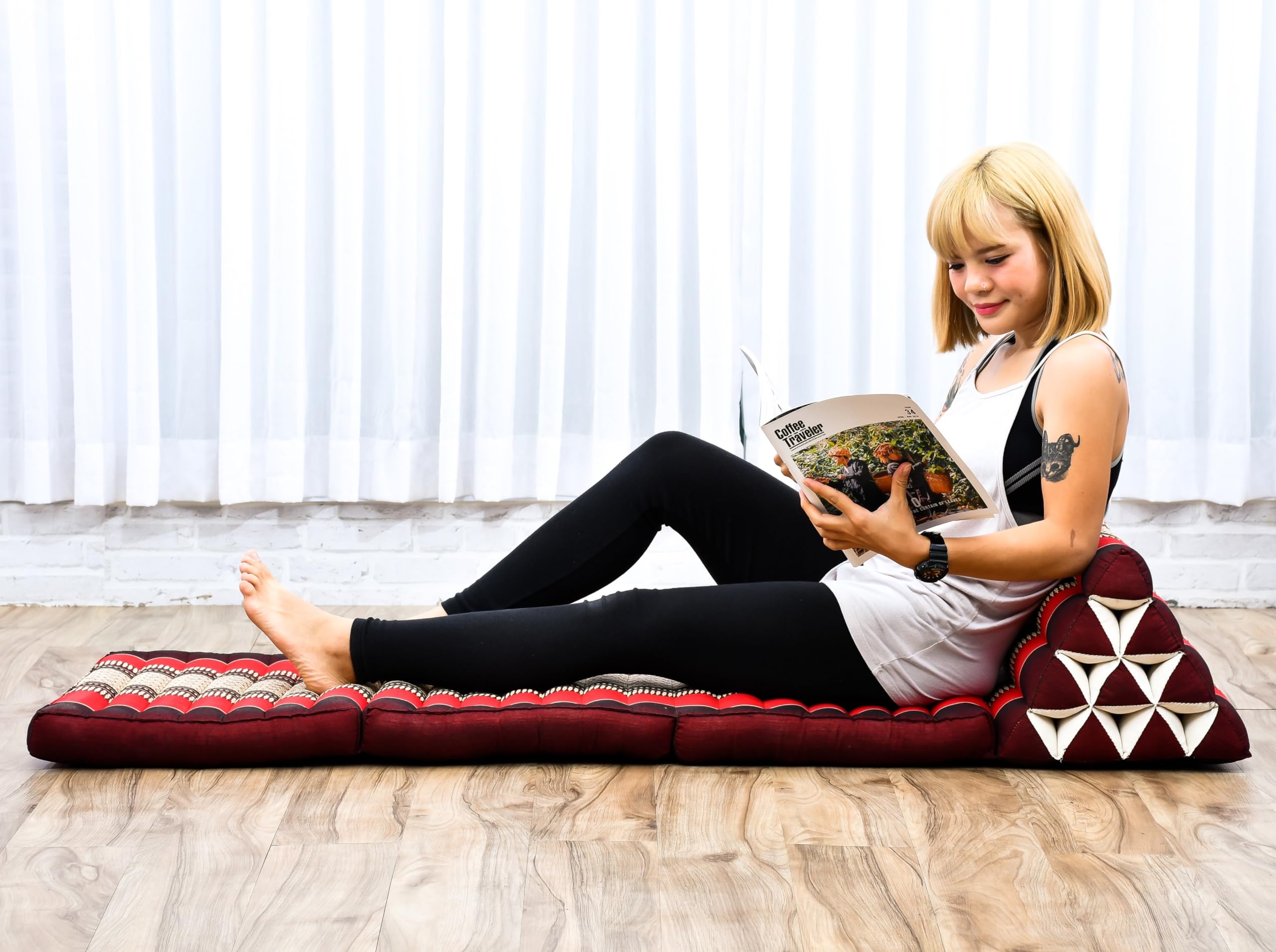 Leewadee - Comfortable Japanese Floor Mattress - Thai Floor Bed with Triangle Cushion - Futon Mattress - Thai Massage Mat, 67 x 21 inches, Red, Kapok Filling