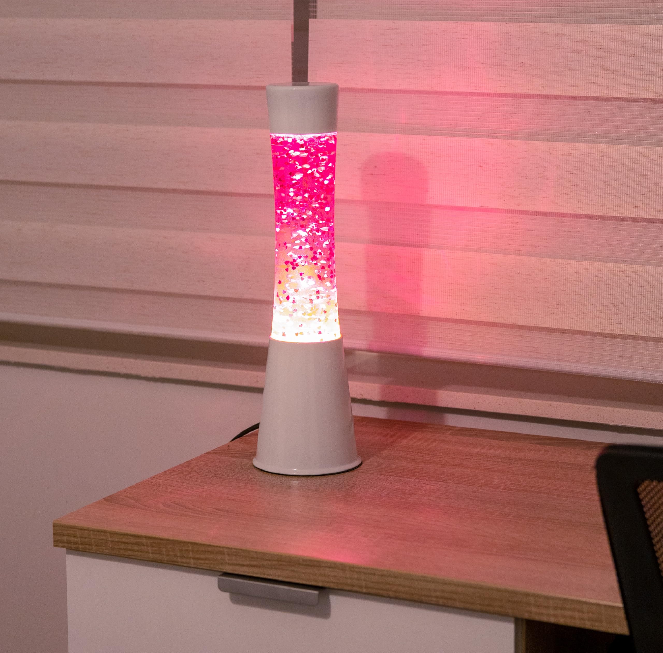 Fisura - Lámpara de lava rosa. Base blanca, líquido rosa y purpurina de corazones. Lámpara efecto relajante. Con bombilla de repuesto. 11 cm x 11cm x 39,5 cm.