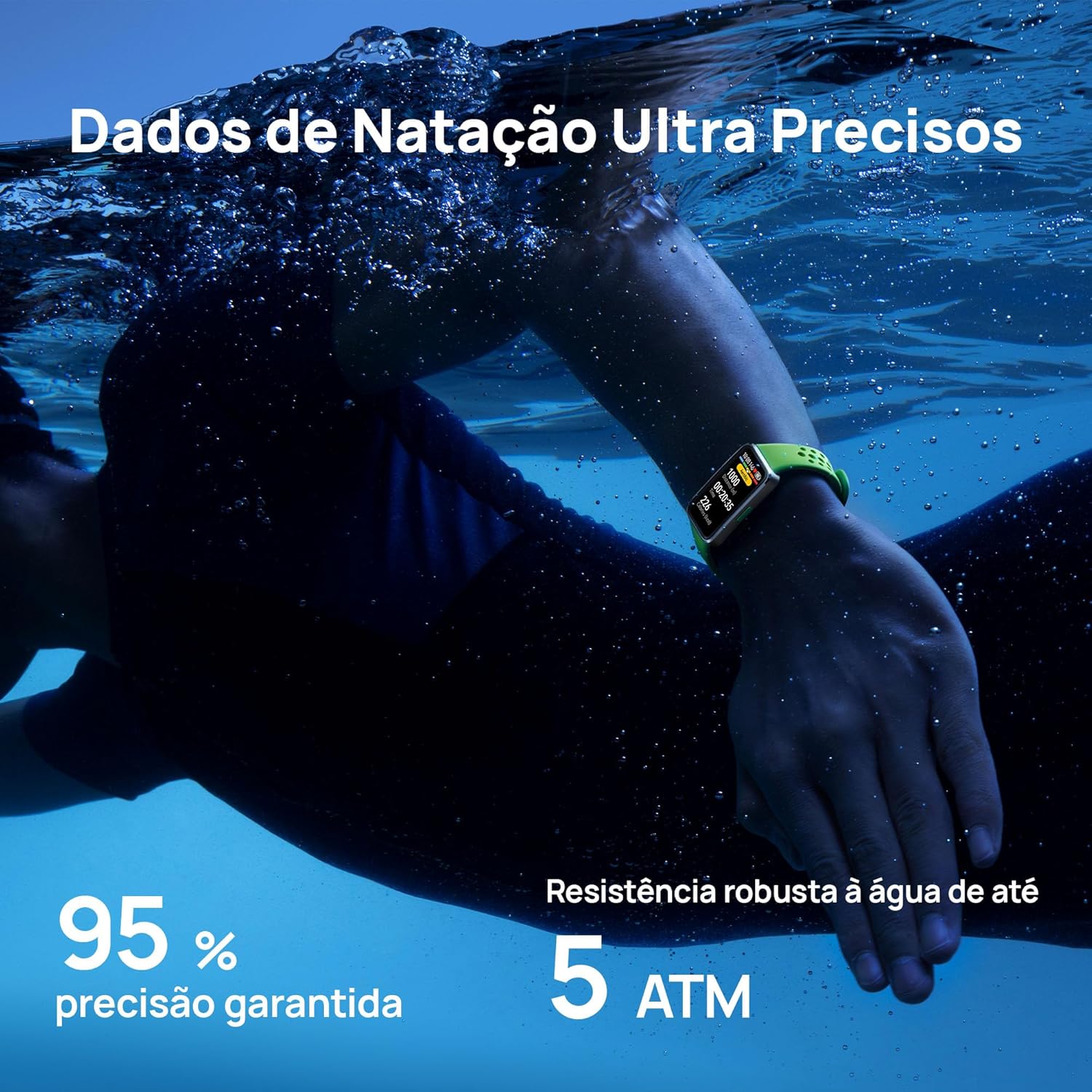 Imagem lateral do produto com fundo subaquático de piscina, tons de azul e iluminação suave.