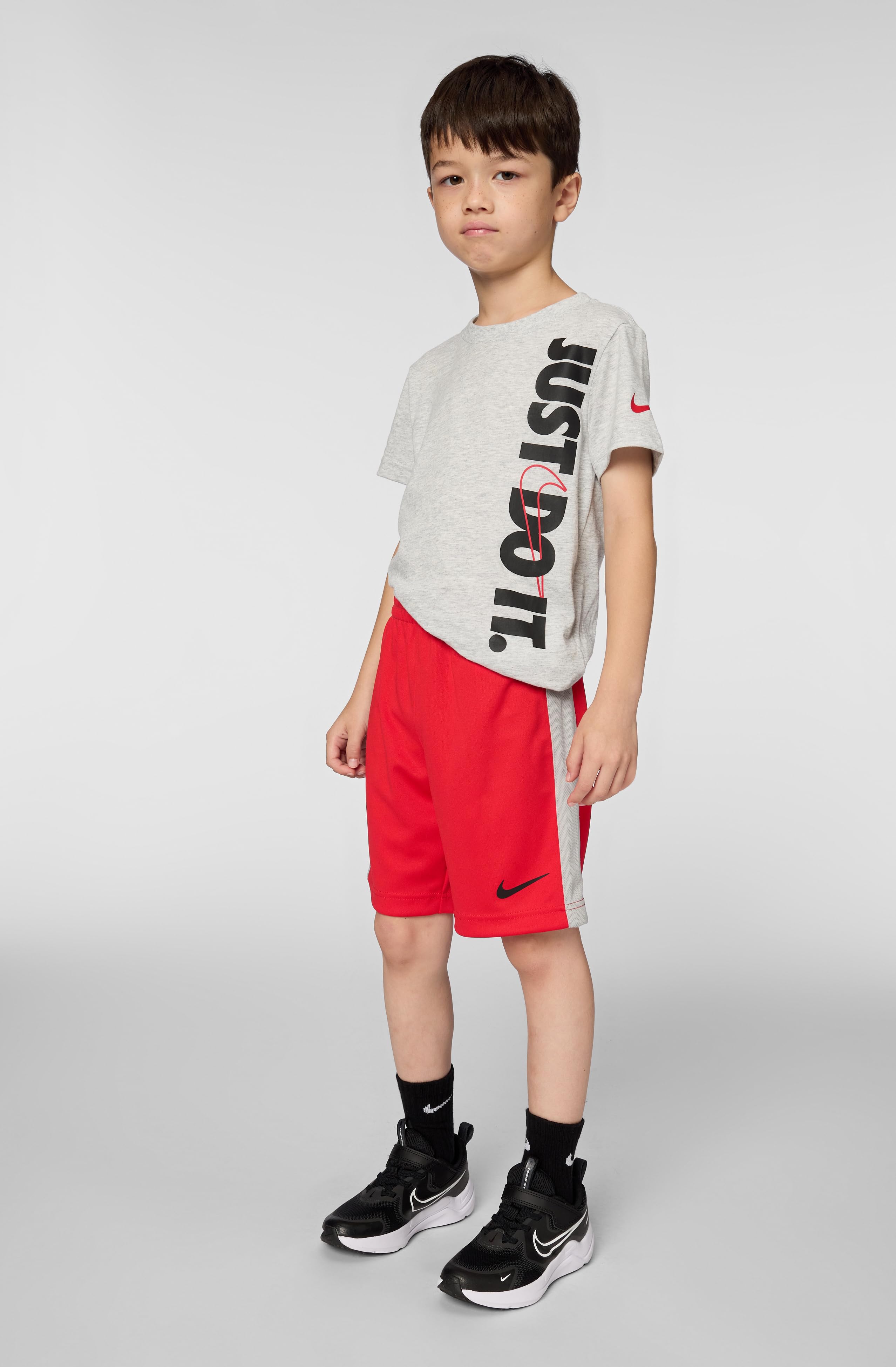 Interactive styled image with shoppable products
