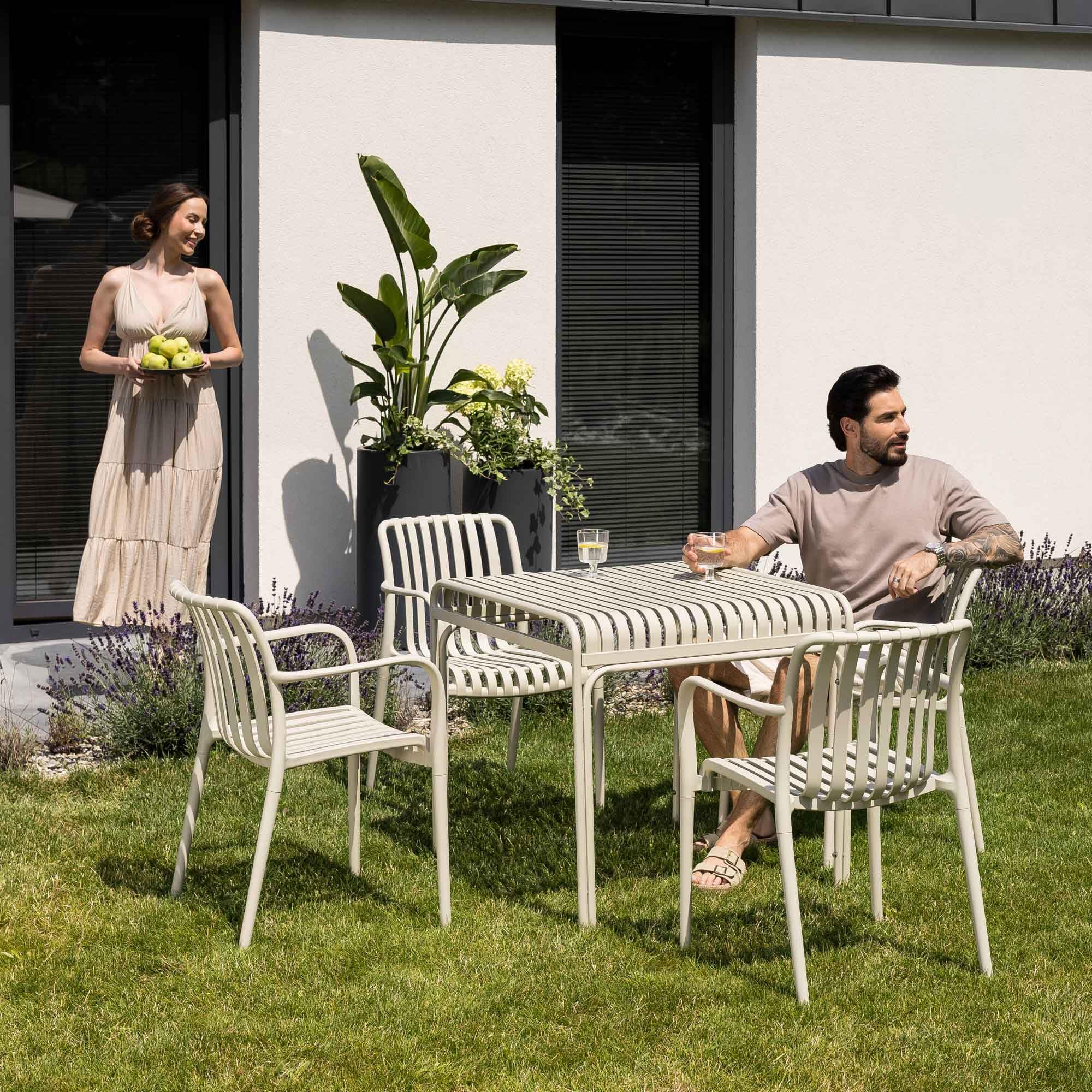 di volio Gartentisch 80x80 cm Metall quadratisch wetterfest Outdoor Liwio