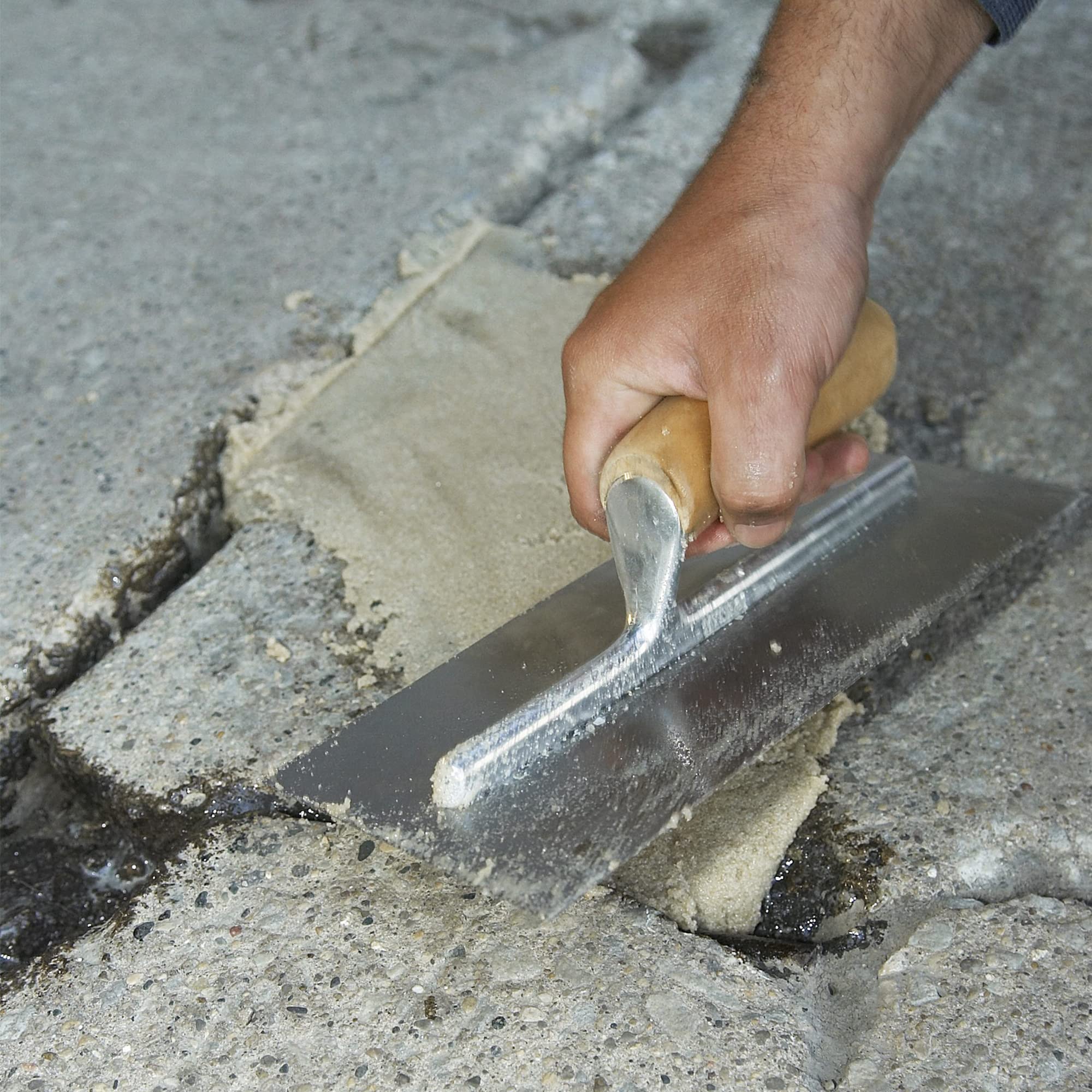 Black Star Perfect Patch 100 Percent Concrete Epoxy Patching Repair System Kit Restores Cracked Pitted or Worn Concrete Surfaces 50 Pounds 5 Gallons product thumbnail 5