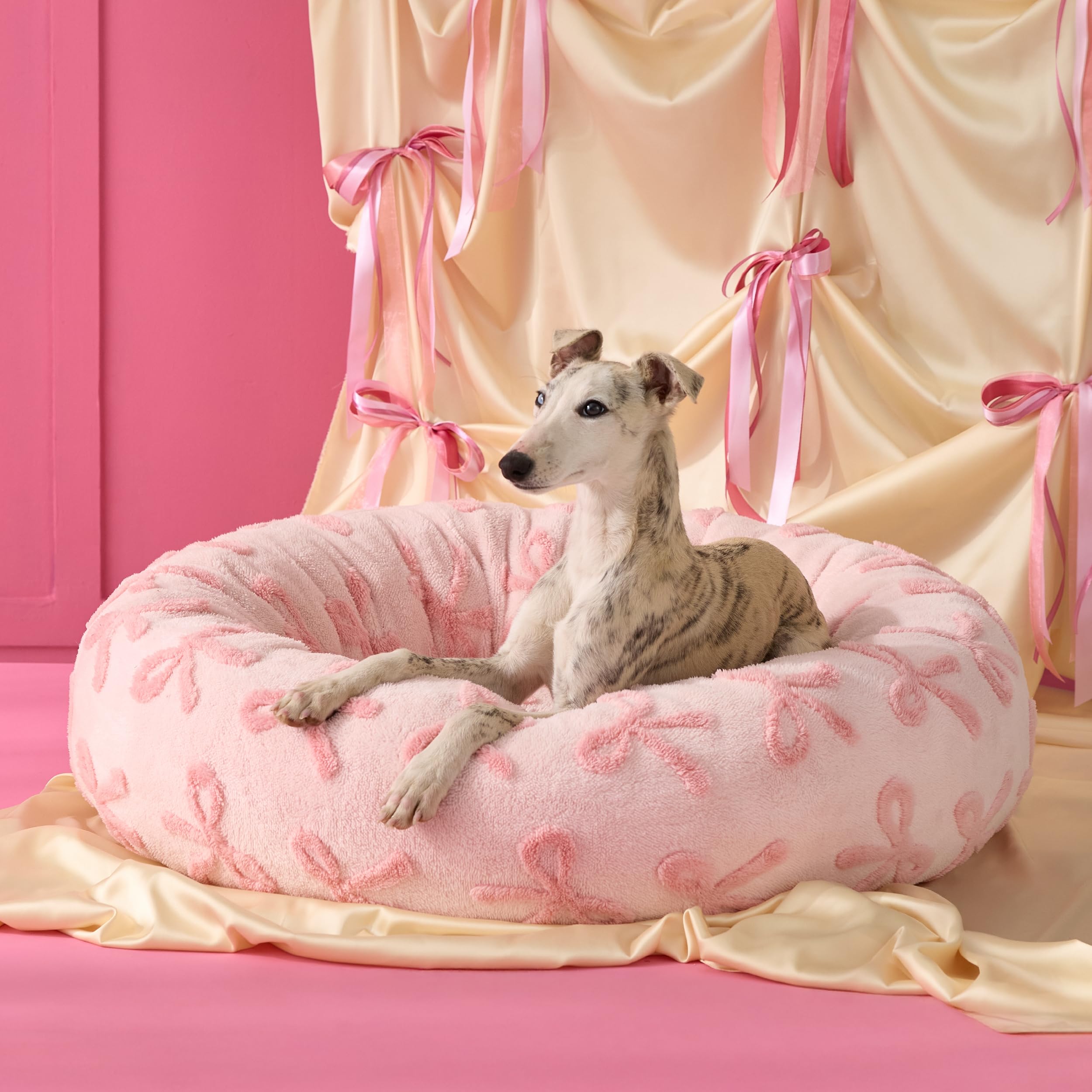 Photo 1 of LE SURE Shown on TV Donut Large Dog Beds - Round Cat Beds Indoor Anti-Anxiety Calming Gift for Pets, Washable Home Decor Cute Beds with Jacquard Shaggy Plush & Anti Slip Bottom, 36 Inch, Pink Taffy