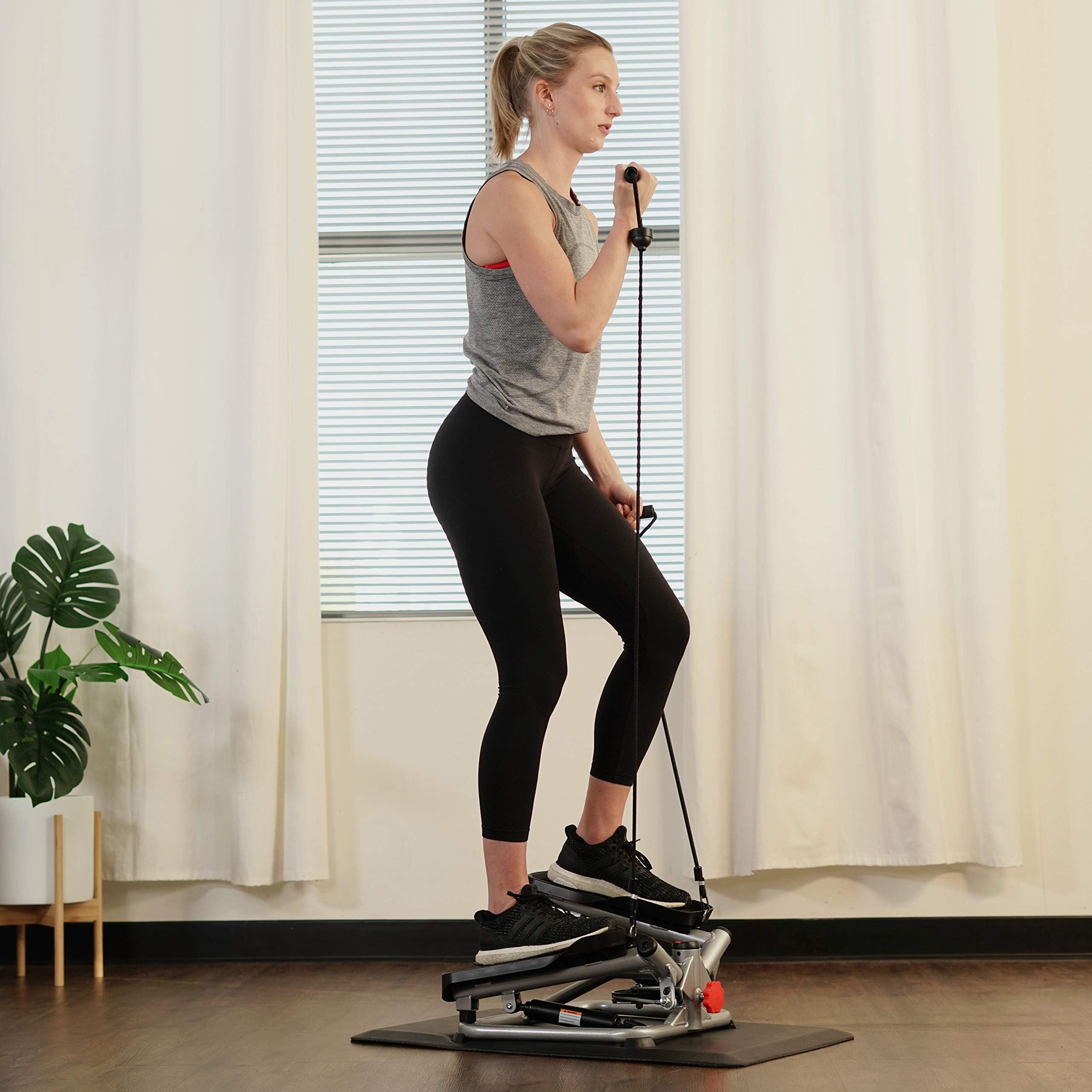 Sunny Health & Fitness Mini Stepper per Allenamento a Casa, Stepper da Scale per Esercizi, Attrezzatura Cardio a Basso Impatto, con Movimento Twist Opzionale/Fasce di Resistenza/App SunnyFit Gratuita