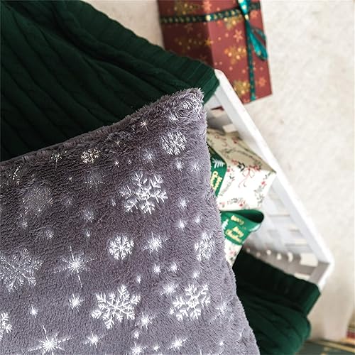 Miniatura 10 de AQOTHES Fundas de almohada decorativas de piel sintética suave con purpurina de copo de nieve para decoración de Navidad, hogar, cama, habitación,