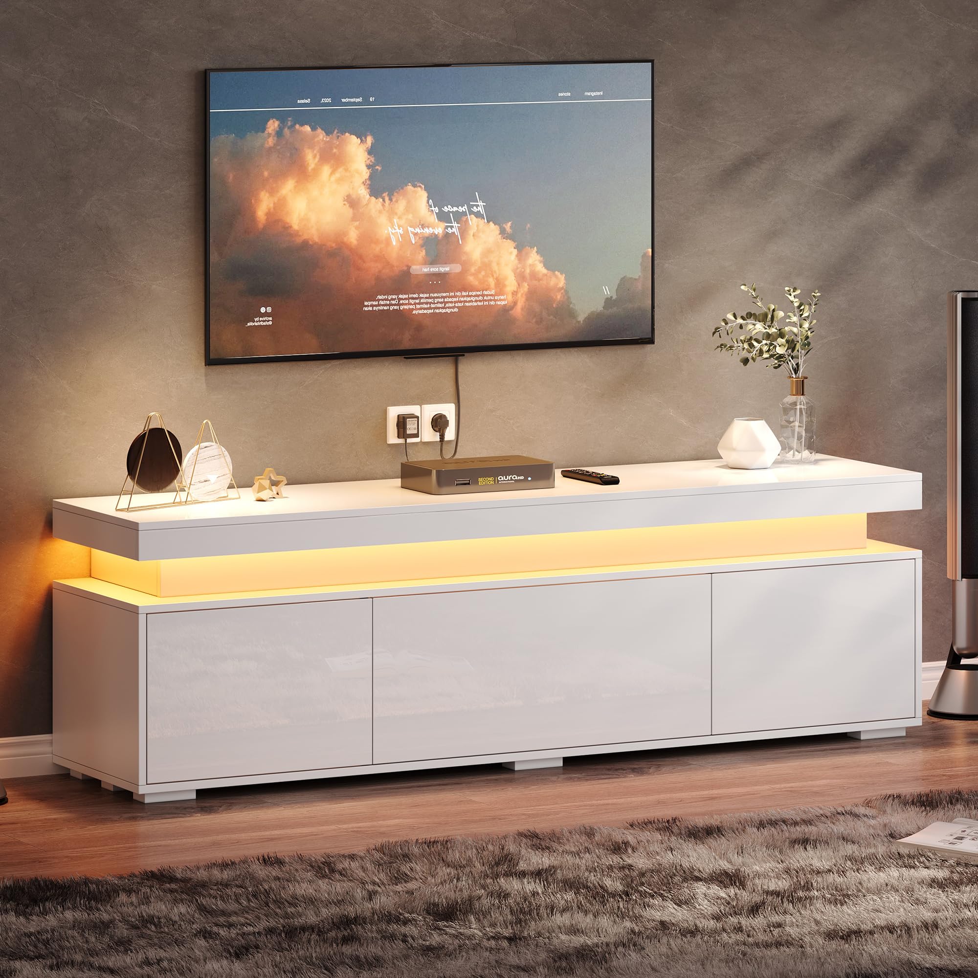 Meuble TV 180 Cm Blanc Brillant, Meuble TV LED Meuble Bas 3 Portes avec éClairage LED App, Lowboard Salon Moderne, pour TéLéViseurs Jusqu'à 80 Pouces, Banc TV De Salon pour Petits Espaces (Blanc-A01)