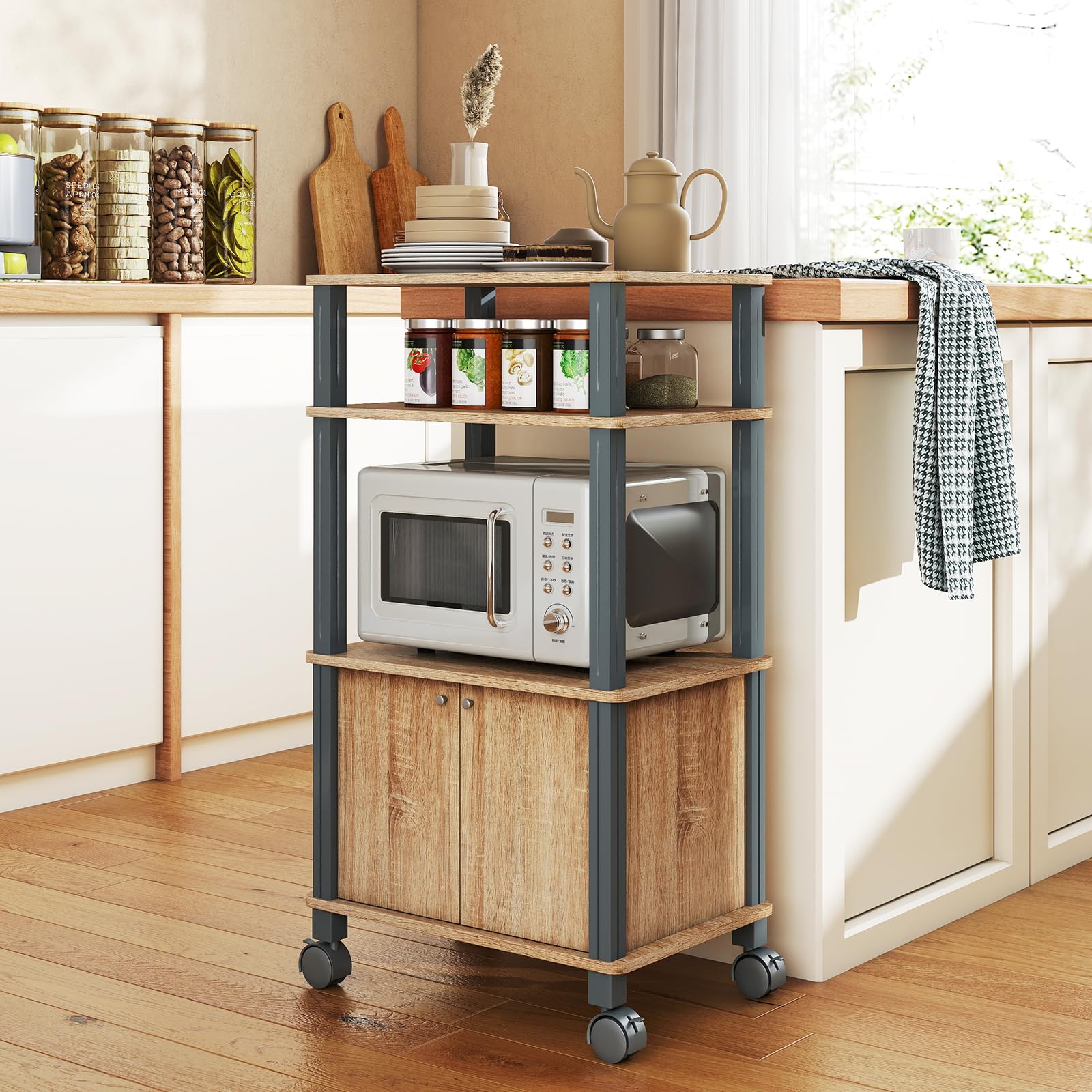 KOMFOTTEU Carrello da Cucina a 3 Livelli per Microonde, Carrello Portaoggetti con Ruote e Armadio con Porta, Carrello di Servizio in Legno, Organizer per Sala da Pranzo, 60 x 40 x 98 cm (Naturale)