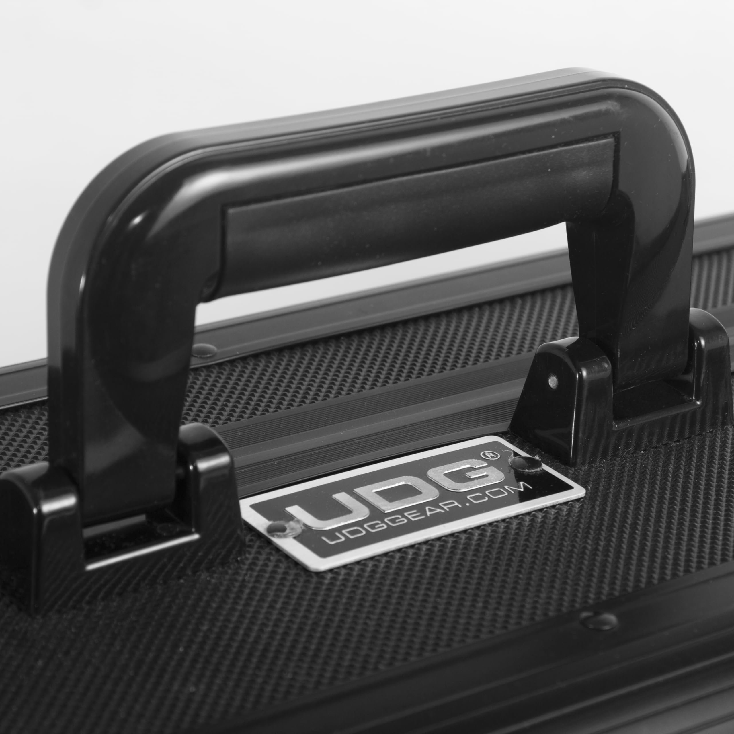 ULTIMATE PICK FOAM FLIGHTCASES. UDG Flight case dla drużyny dj U93016BL - FC PICK FOAM MULTI FORMAT TURNTABLE BLACK.