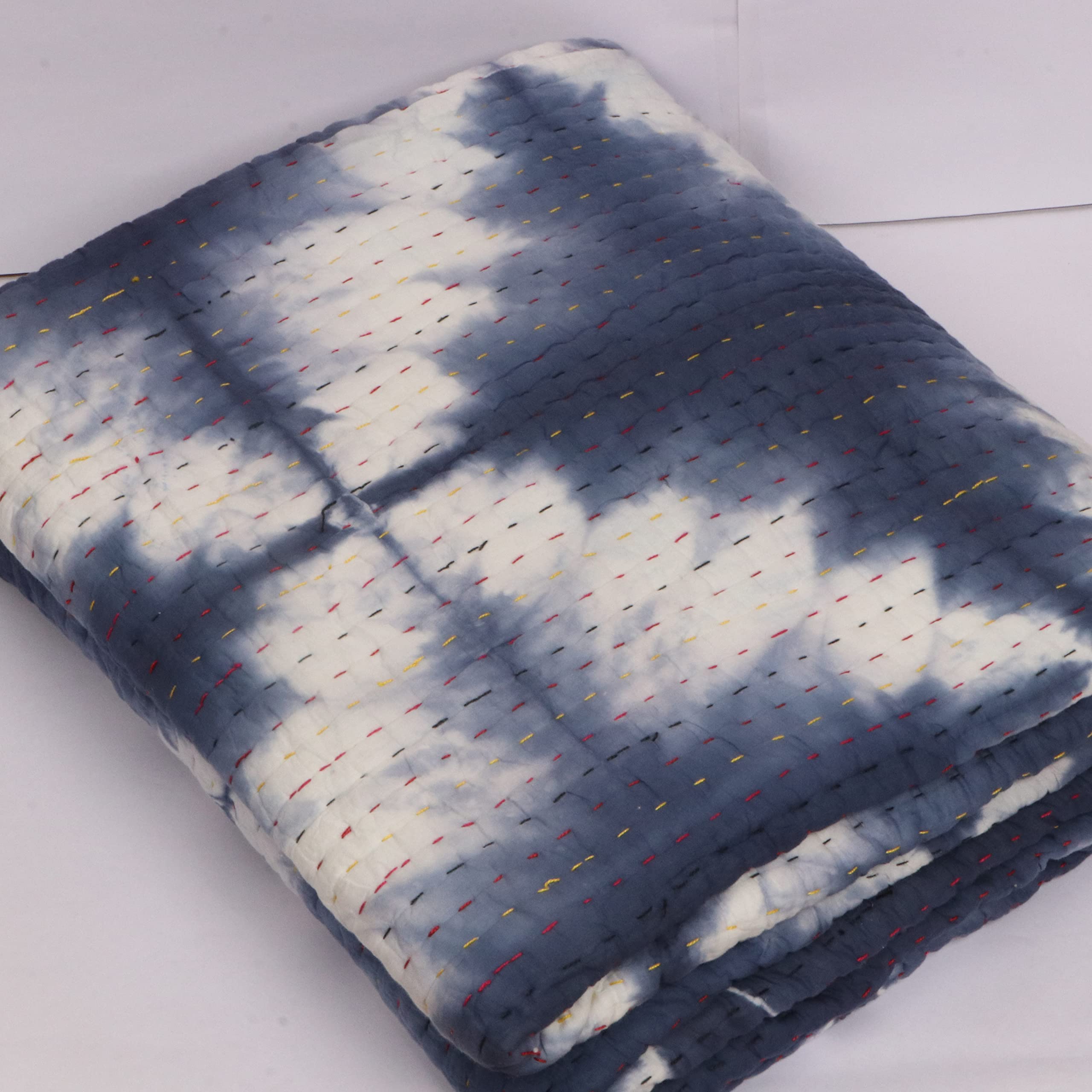 Shibori Impreso Kantha Edredón Manta INDACORIFY para arropar tus sueños con arte bohemio