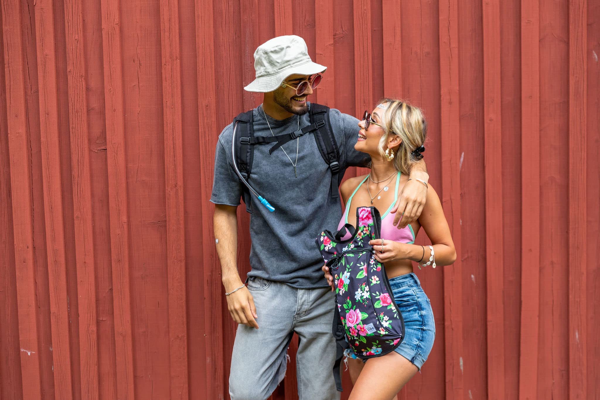 Vibe Sac à Dos d'hydratation en Polyester recyclé – Poche à Eau de 2 l pour Homme et Femme, Noir/Blanc, Medium